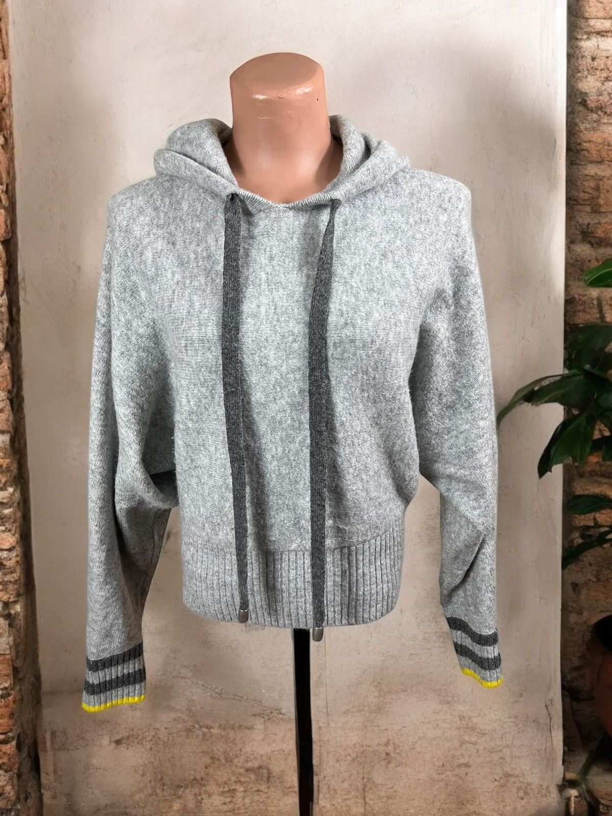 H&M × Pringle Of Scotland Pringle of Scotland x H&M hoodie size S Size S / US 4 / IT 40 - 1 Thumbnail