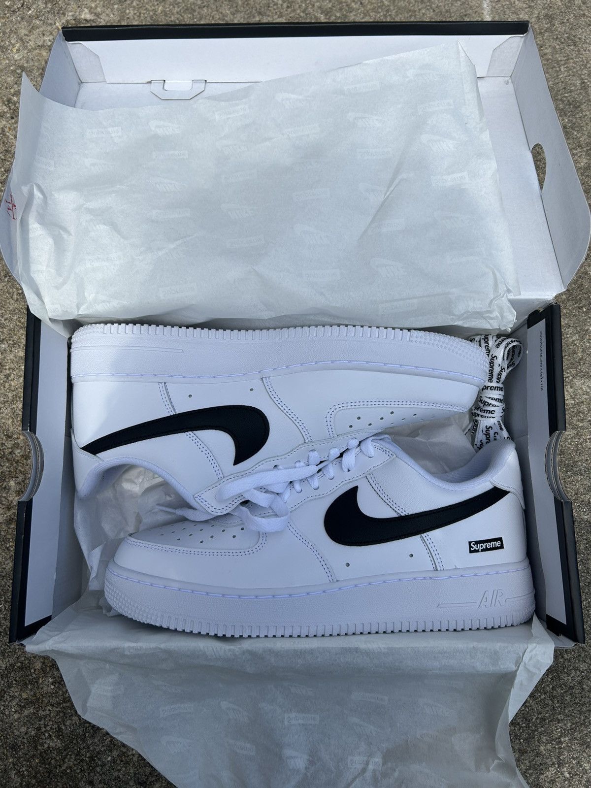 Nike × Supreme Supreme Air Force 1 Low SP Size US 8.5 / EU 41-42 - 2 Thumbnail