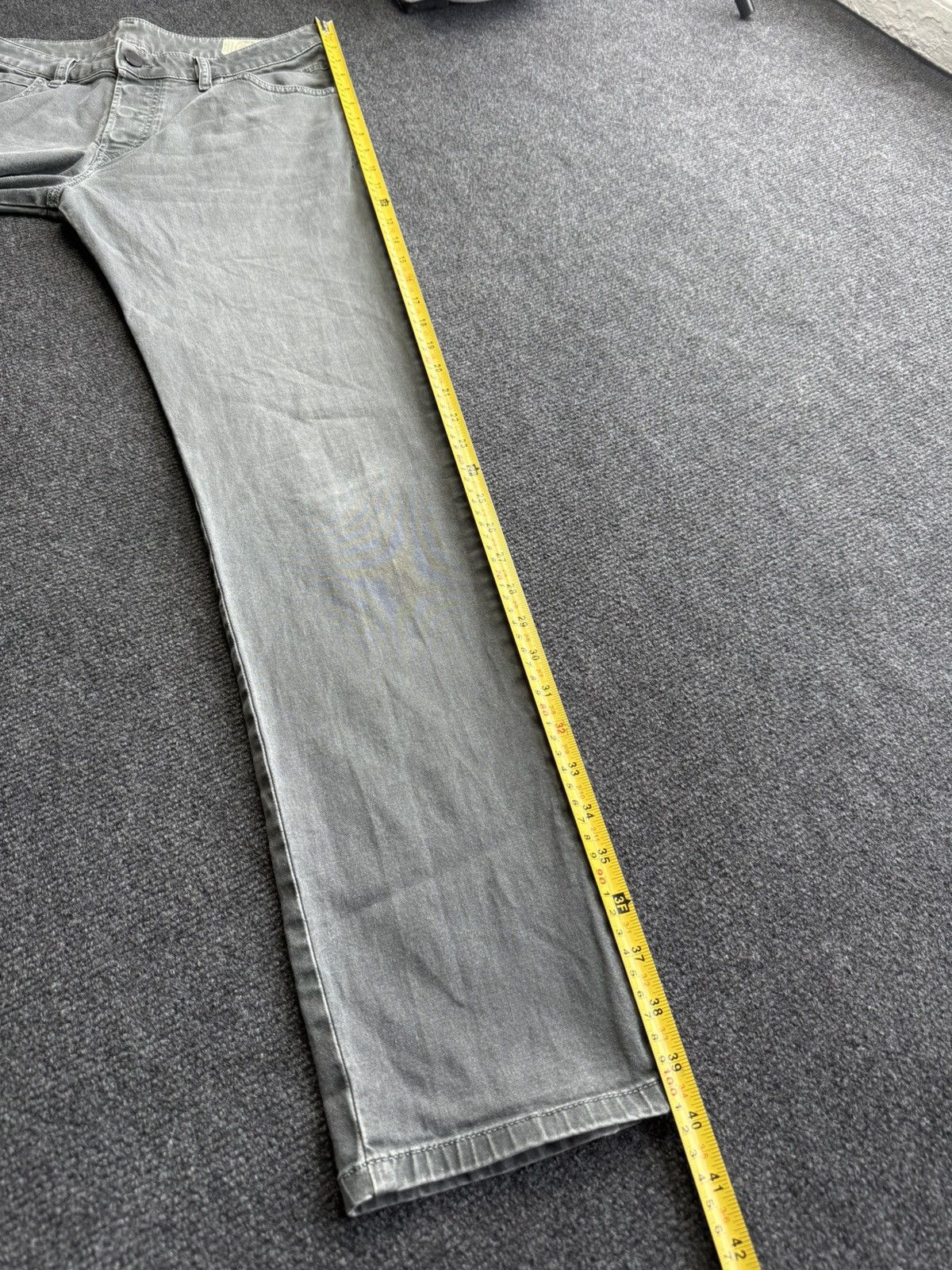 Diesel Luxury 00s Diesel D-BAZER Grey Faded Tapered Jeans Archive Size US 28 / EU 44 - 24 Thumbnail