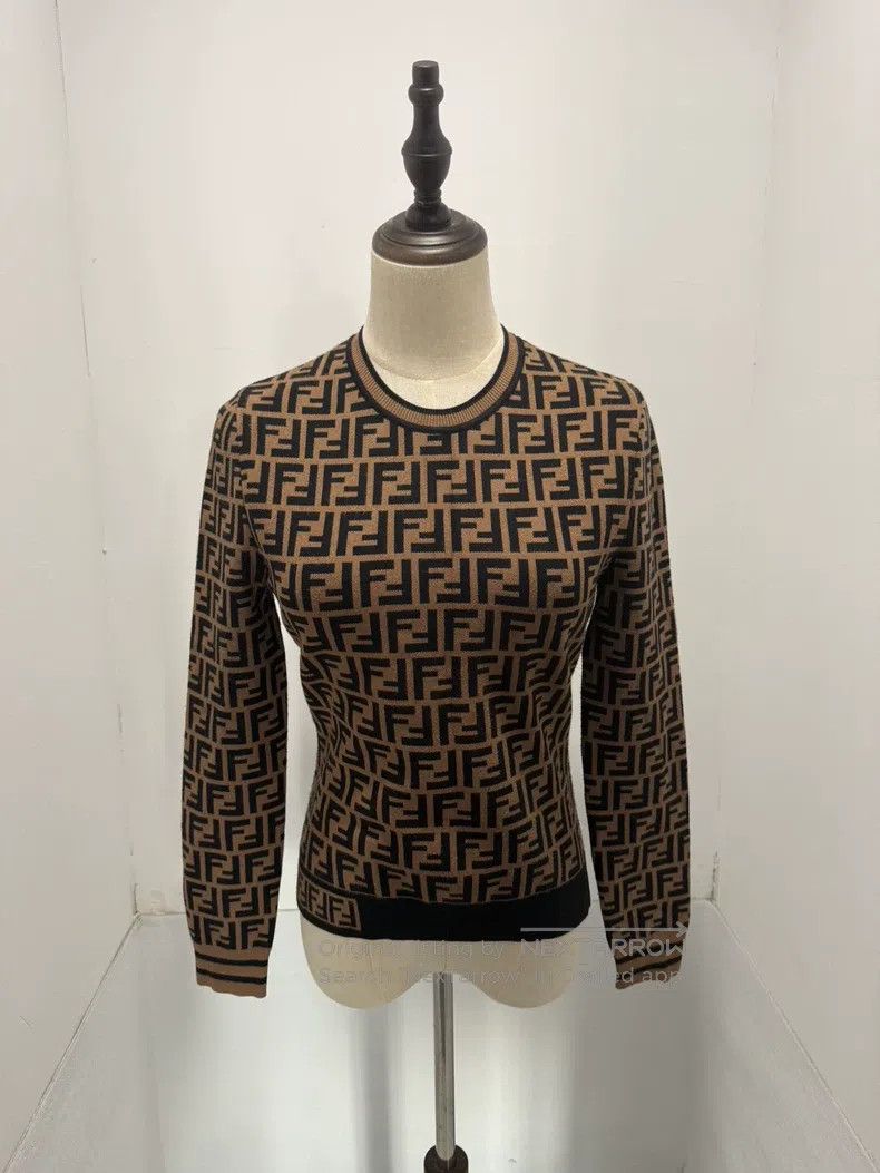 Fendi Fendi FF Logo Embossed Knit Long Sleeve Size XS / US 0-2 / IT 36-38 - 1 Thumbnail