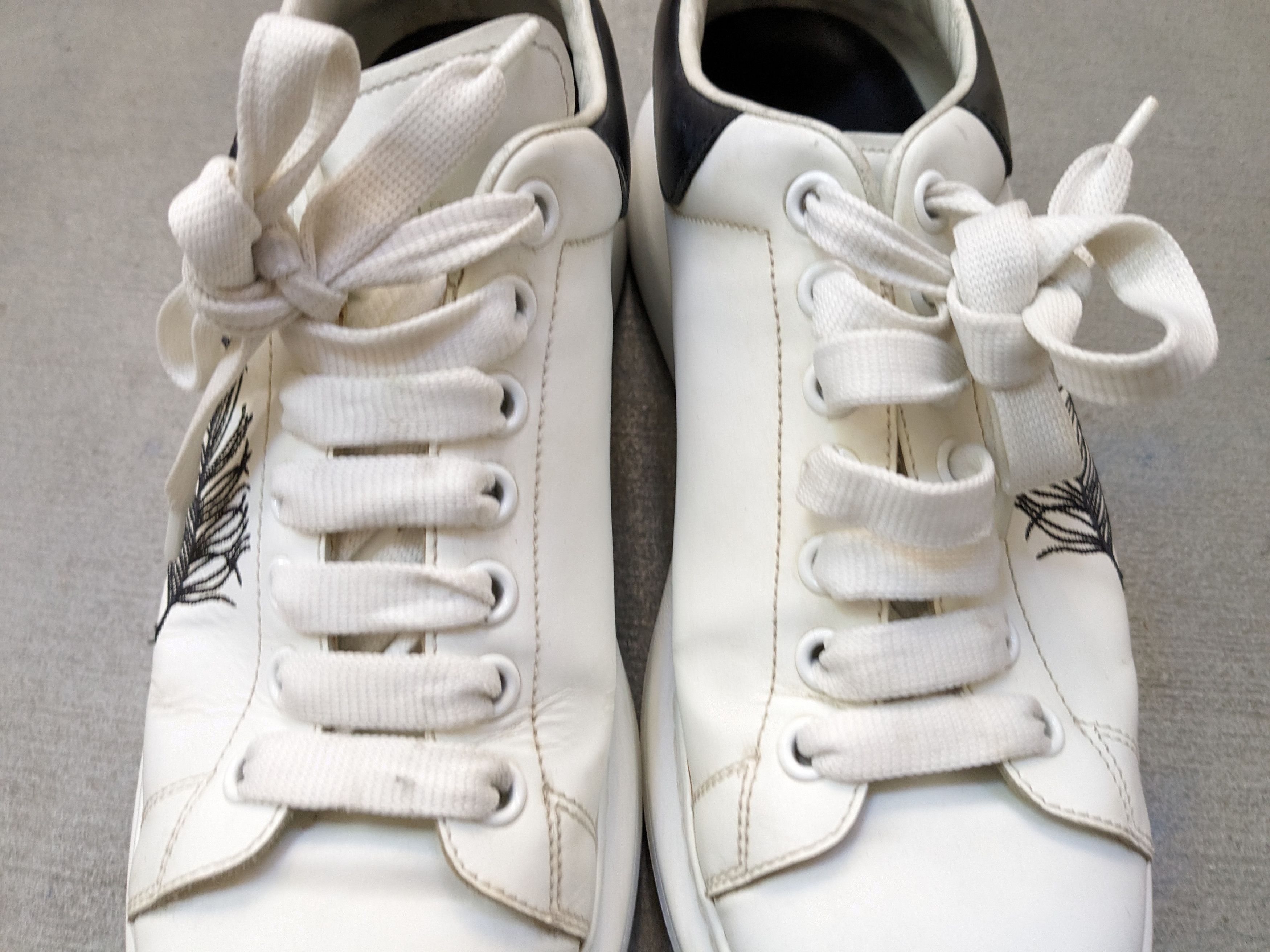 Alexander McQueen Alexander McQueen Larry Oversized Sneakers 9 42 White Black Size US 9 / EU 42 - 4 Thumbnail