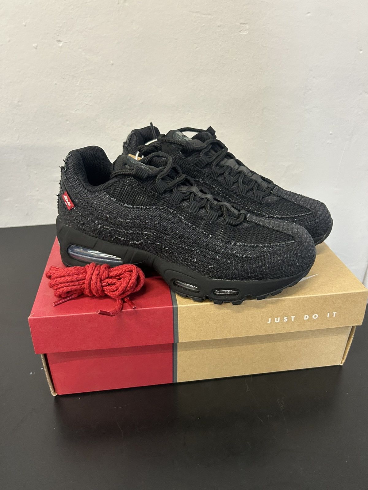 Nike Airmax 95 x Levis Size US 7 / EU 40 - 2 Thumbnail