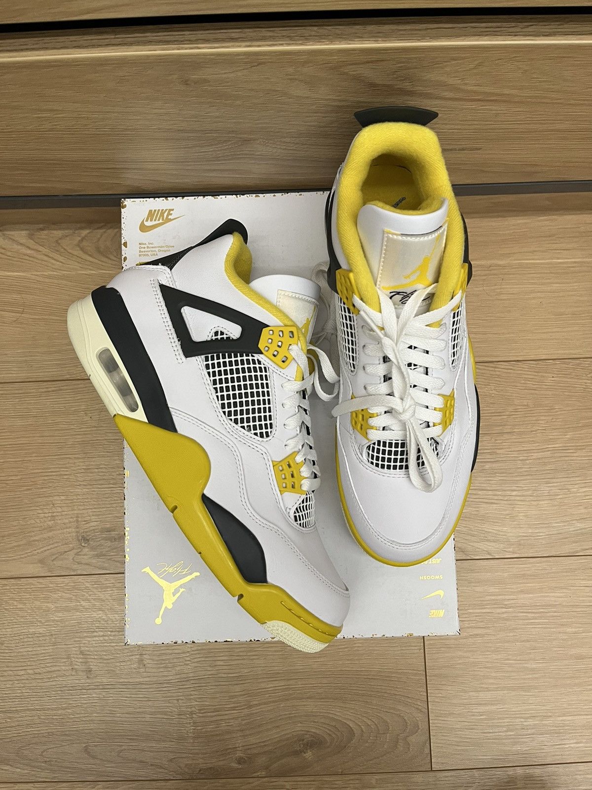 Nike Jordan 4 Retro Vivid Sulfur Size US 11.5 / EU 44-45 - 1 Thumbnail