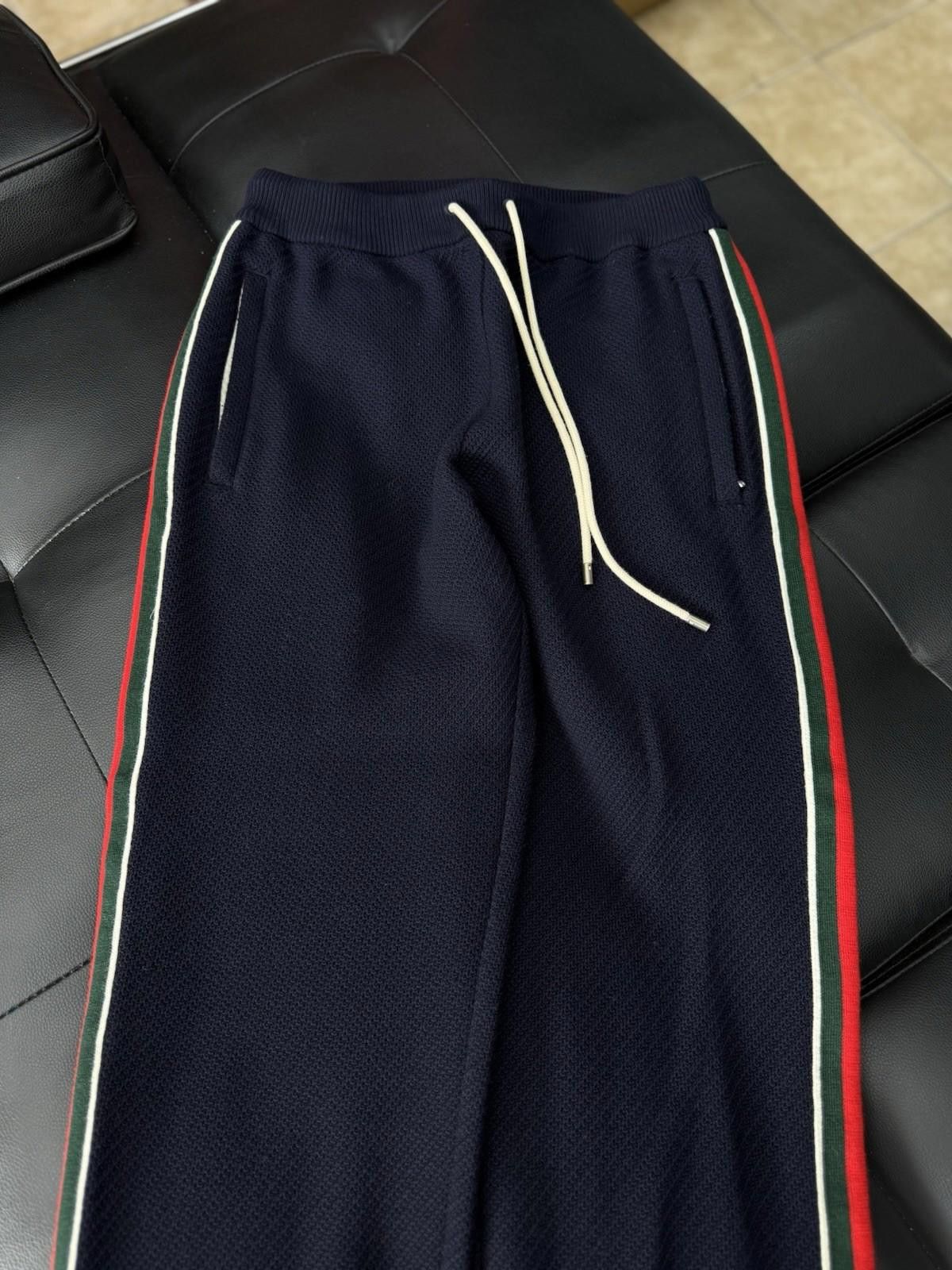 Gucci Authentic Gucci Logo Navy Joggers Wool (XS) $1200 Retail Size US 28 / EU 44 - 3 Thumbnail