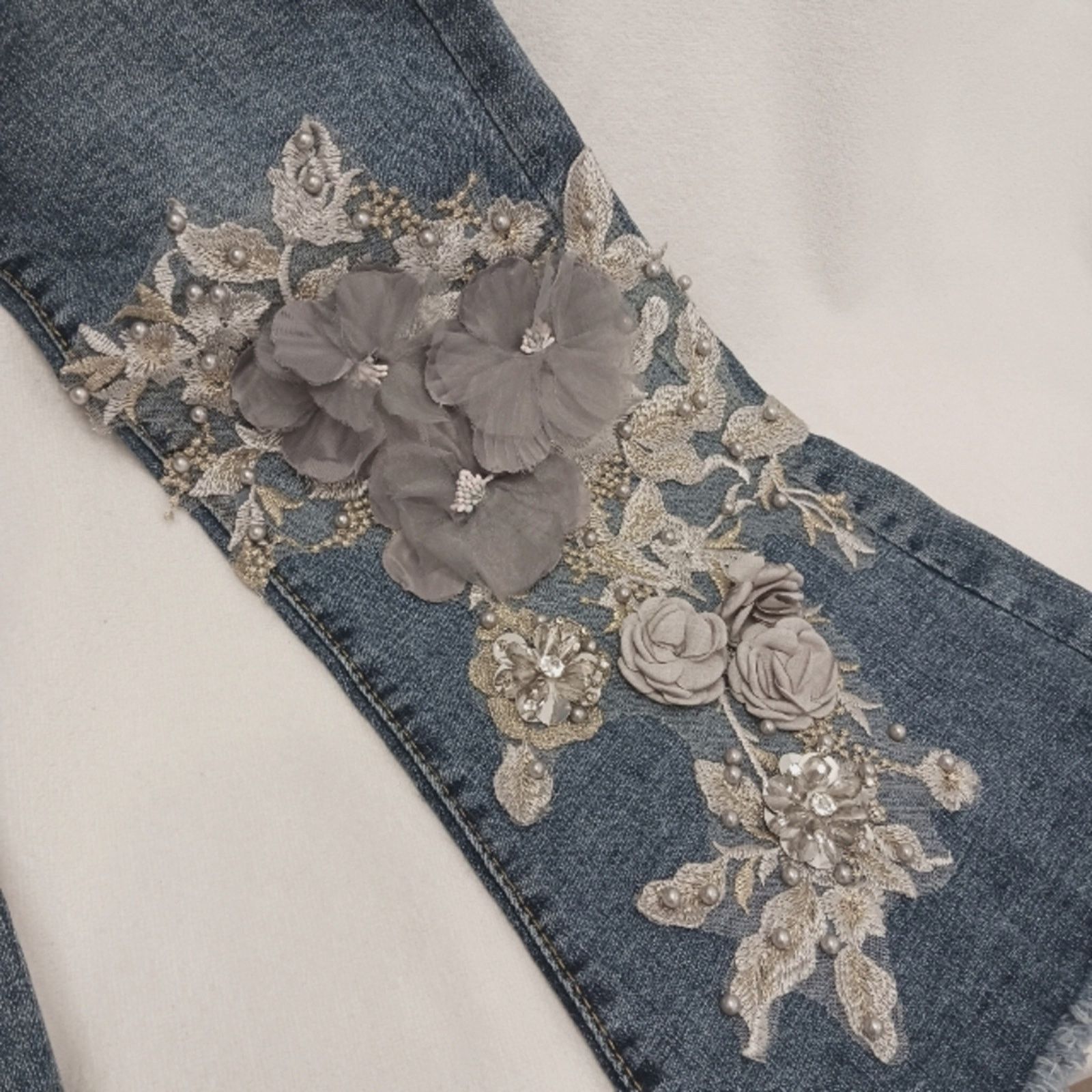 Vintage Jeweled Jeans Sz 28 Blue BEADED FLORAL PEARLS Boho Cottage Size 28" / US 6 / IT 42 - 6 Thumbnail
