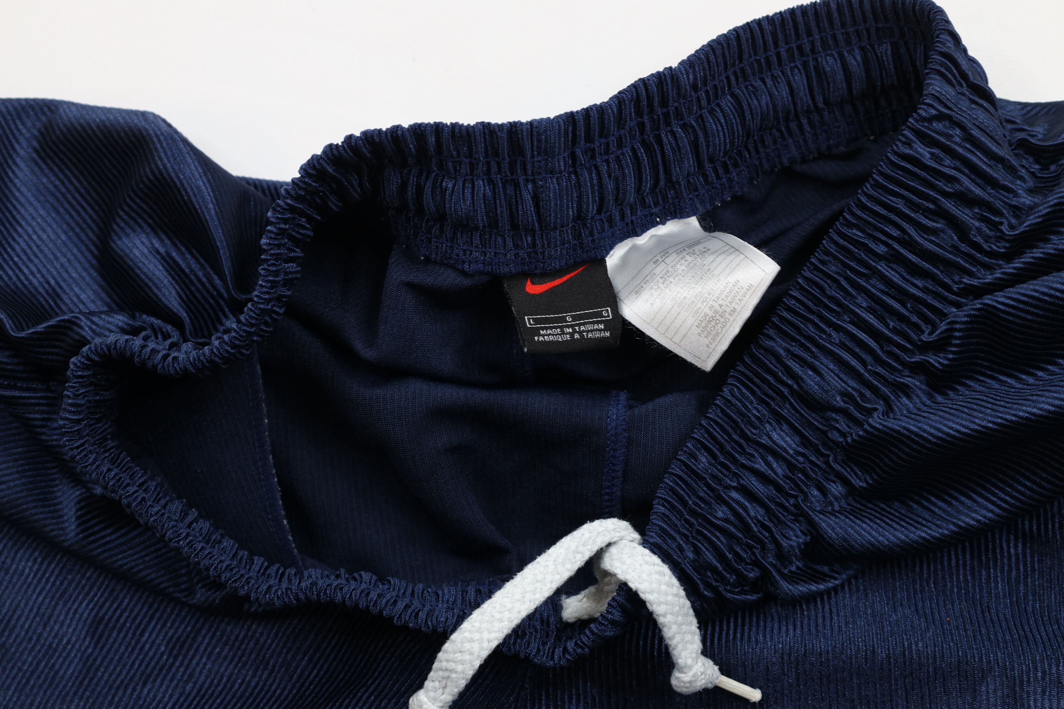 Nike × Vintage Vintage 90s Y2K Nike Basketball Scott Mini Swoosh Shorts Size US 34 / EU 50 - 7 Thumbnail