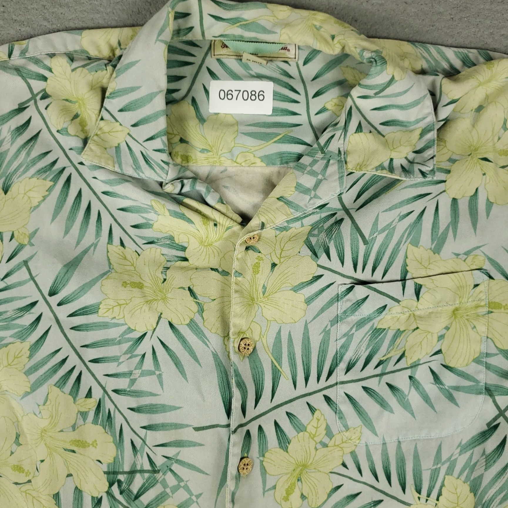 Tommy Bahama Tommy Bahama Shirt Mens Medium Green Floral Silk Hawaiian Button Up Short Sleeve Size US M / EU 48-50 / 2 - 2 Thumbnail