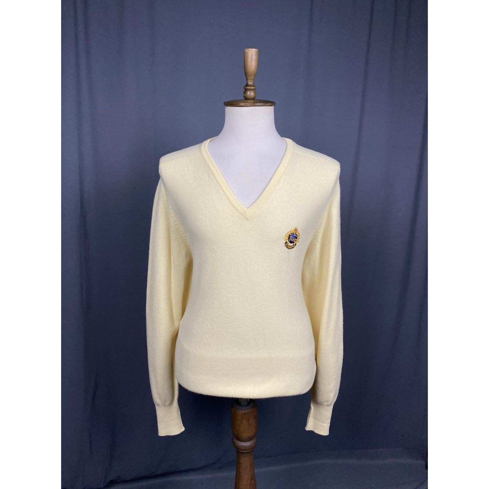 Burberry Burberry Big Logo Vintage Men's Yellow Wool V-Neck Sweater S Size US M / EU 48-50 / 2 - 1 Thumbnail