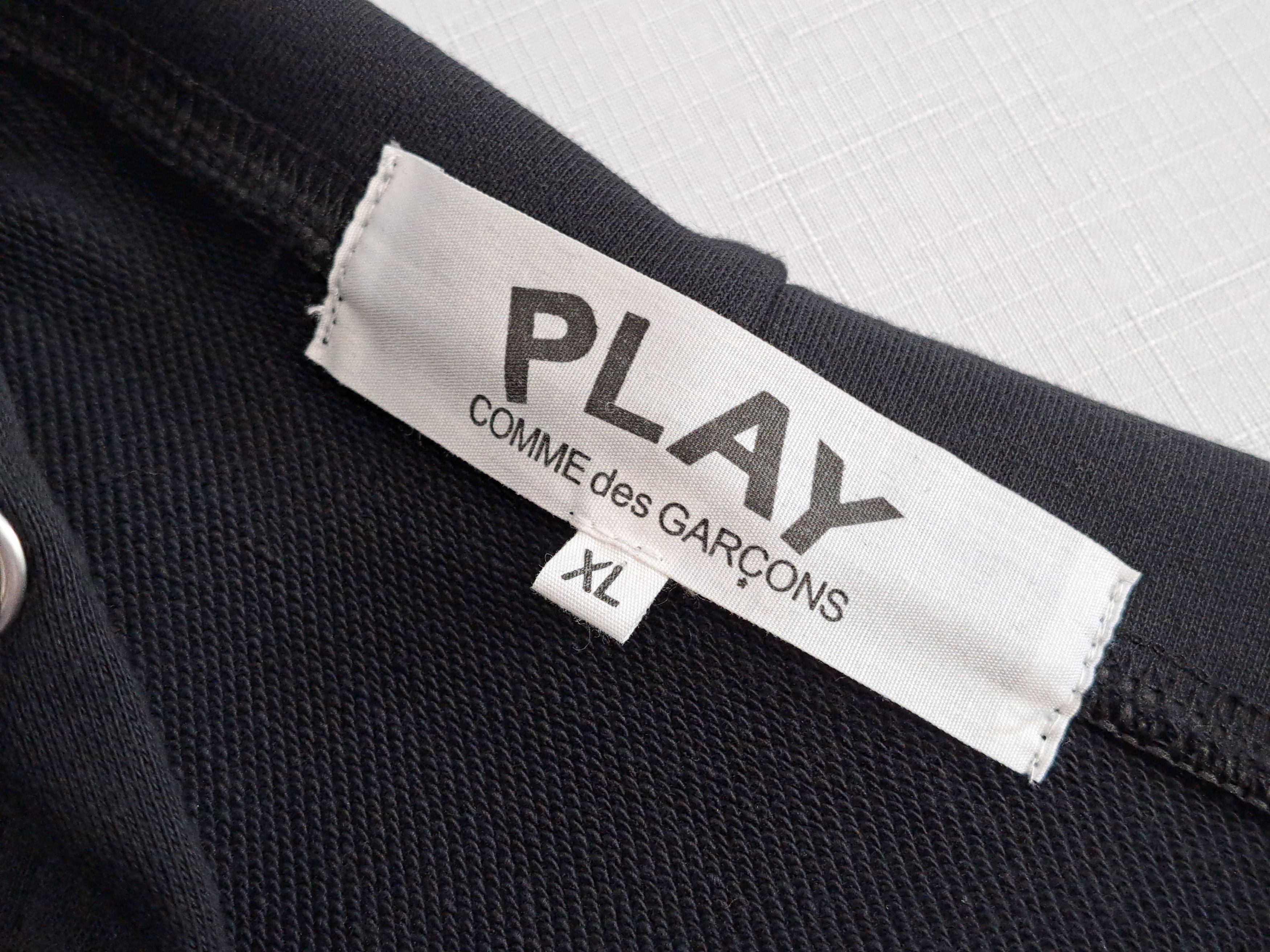 Comme Des Garcons PLAY zip-up hoodie. Size XL