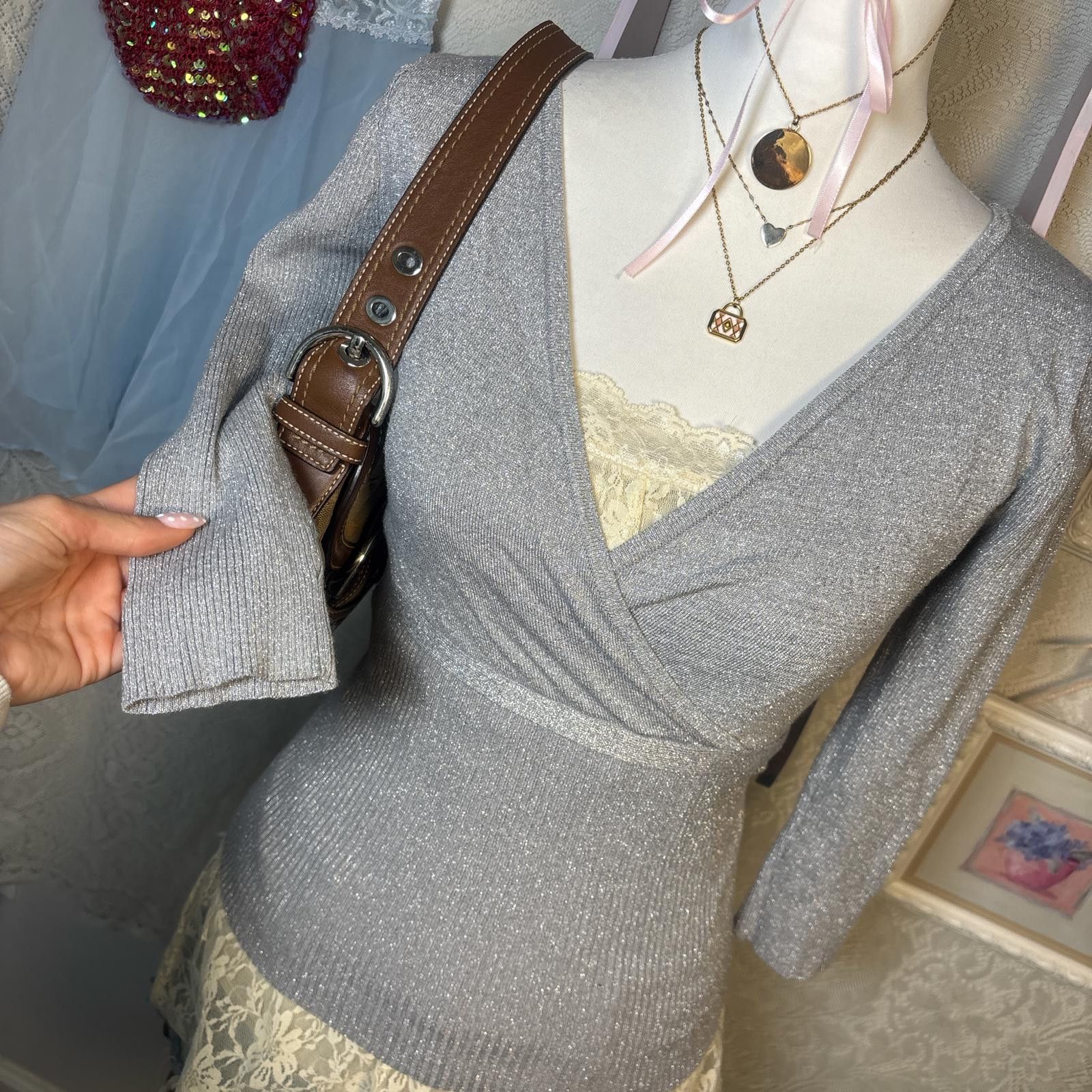 Other y2k shimmery fitted v-neck blouse with tie back Size S / US 4 / IT 40 - 4 Thumbnail