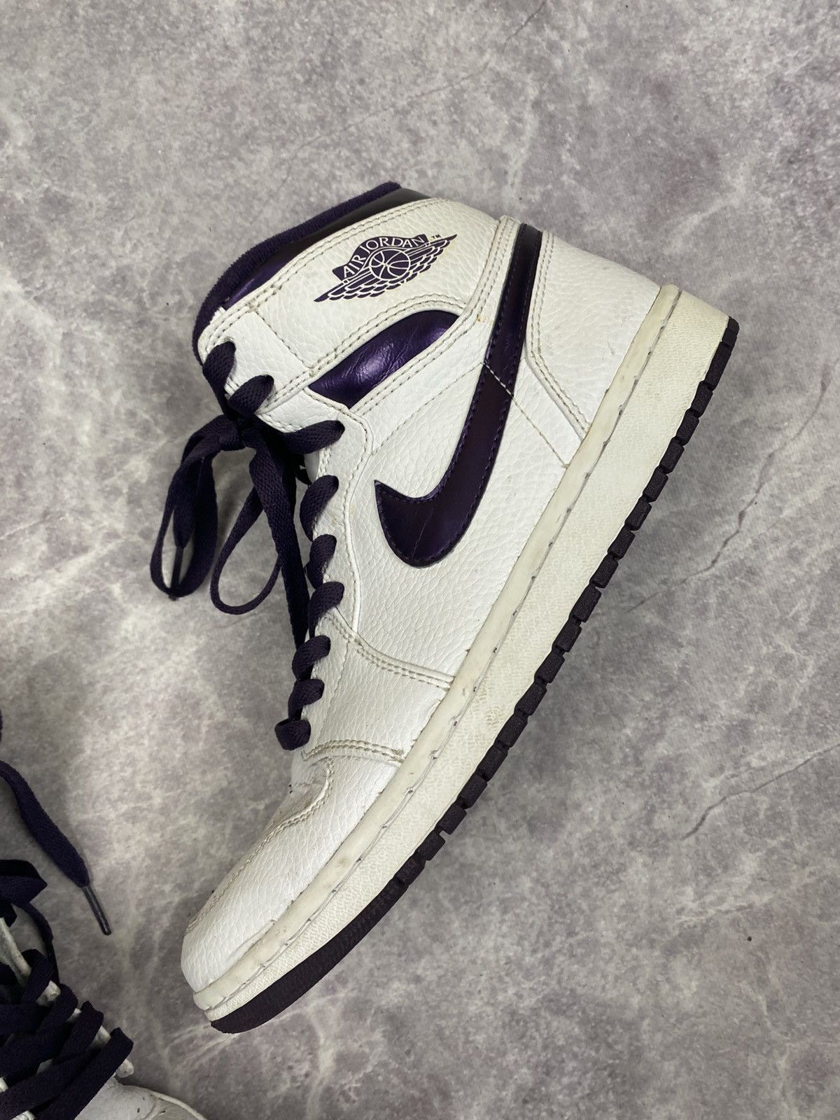 Jordan Brand Jordan 1 Retro High Grand Purple 2009 UK release Size 8.5US Size US 9.5 / EU 42-43 - 3 Thumbnail