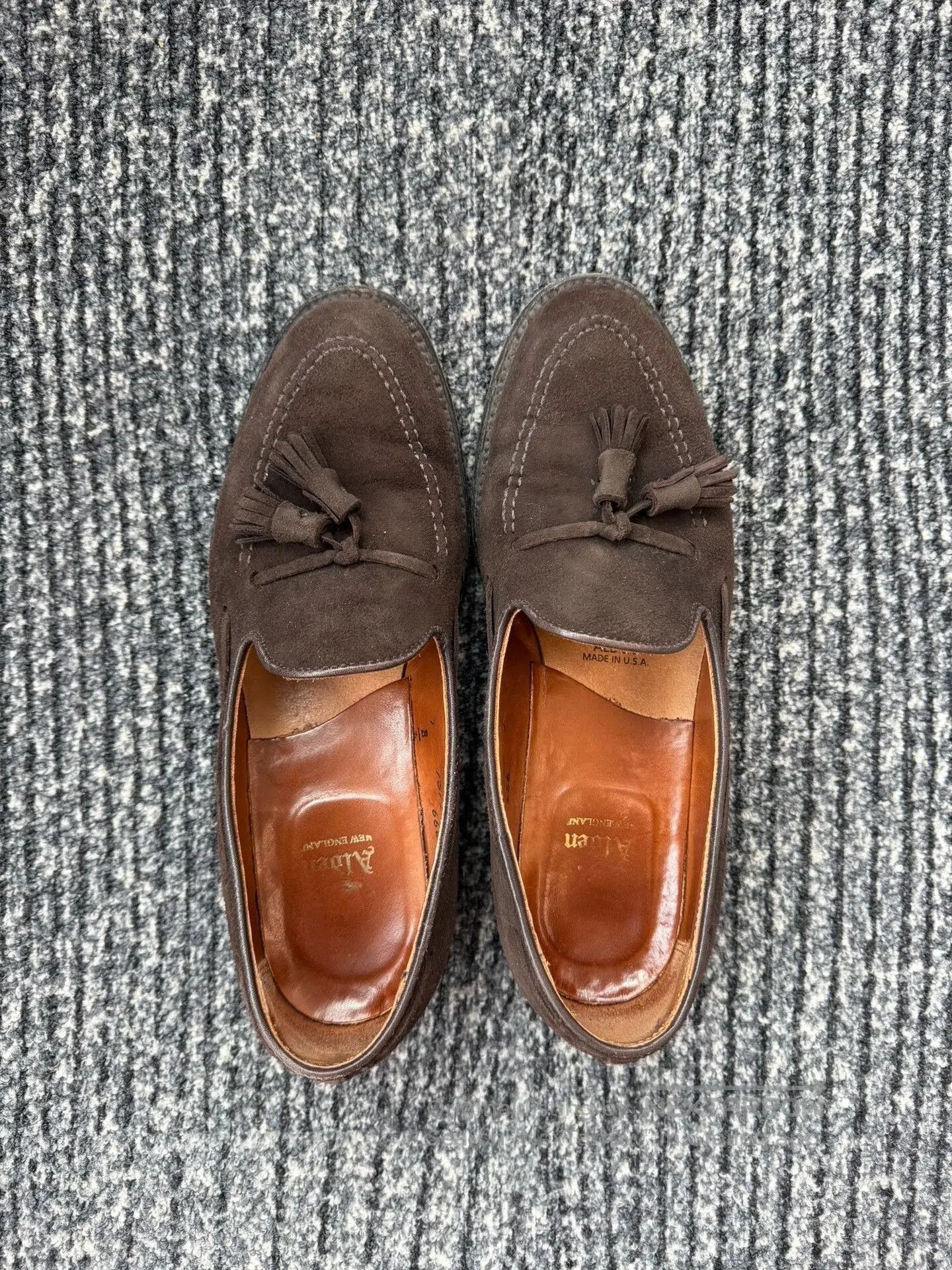 Alden Alden Tassel Loafer Model 666. Size US 7 / EU 40 - 1 Thumbnail