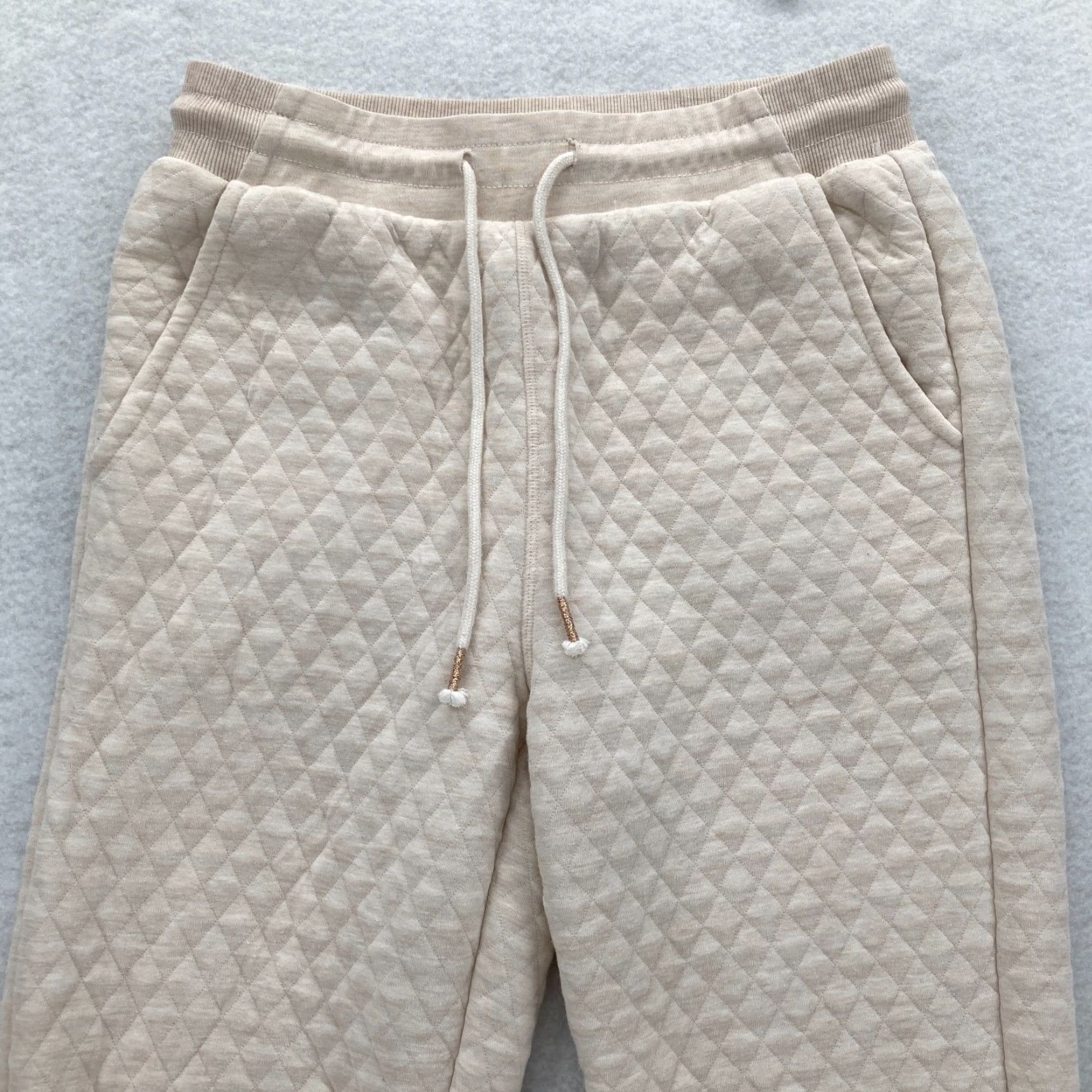 Marine Layer Marine Layer Women's Small Beige Quilted Jogger Pants Drawstring Tapered Size 28" / US 6 / IT 42 - 2 Thumbnail