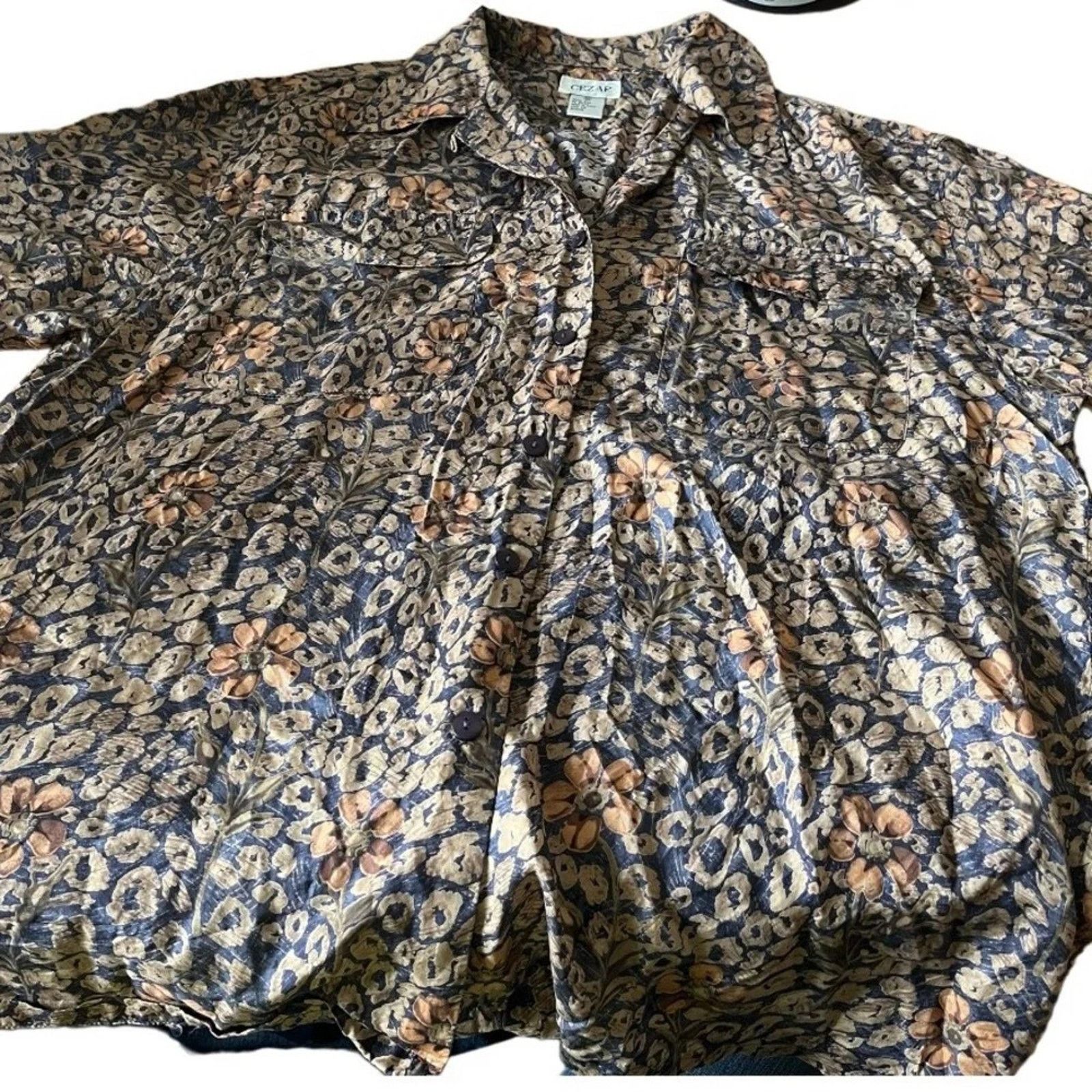 The Unbranded Brand Cezar 100% silk shirt, size Medium Size US M / EU 48-50 / 2 - 1 Thumbnail