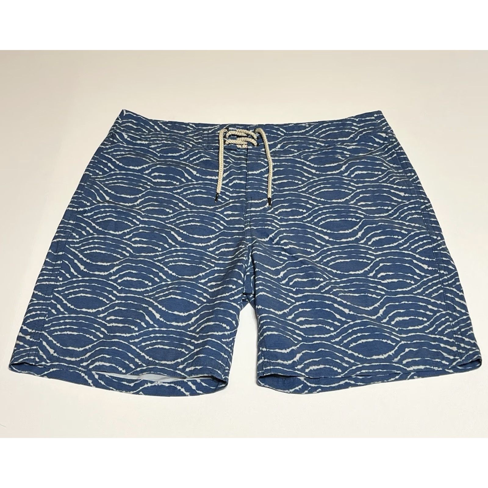 Faherty Faherty Board Swim Shorts Mens 33 Blue Wave Pattern Trunks Size US 33 - 2 Thumbnail