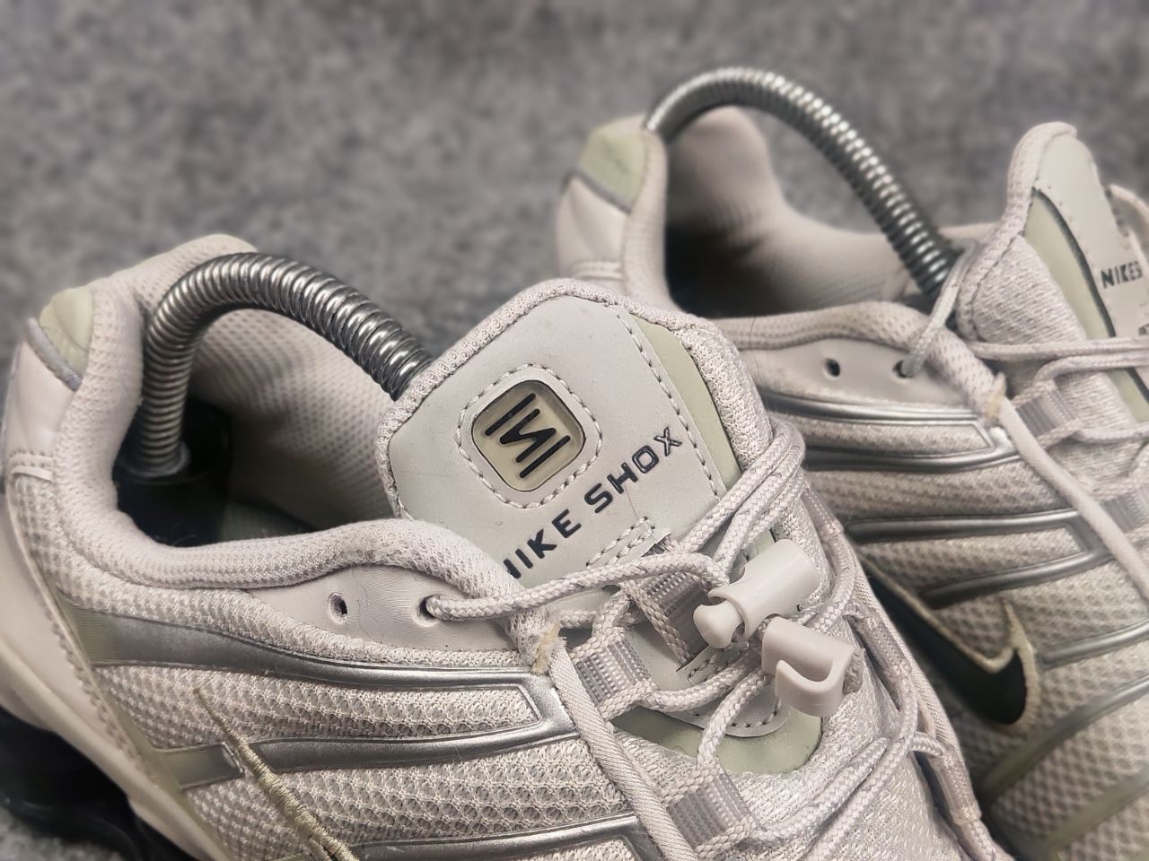 Nike Nike Shox TL Light Bone Off Noir-Olive Sneakers Vintage Y2K Size US 7.5 / IT 37.5 - 21 Thumbnail