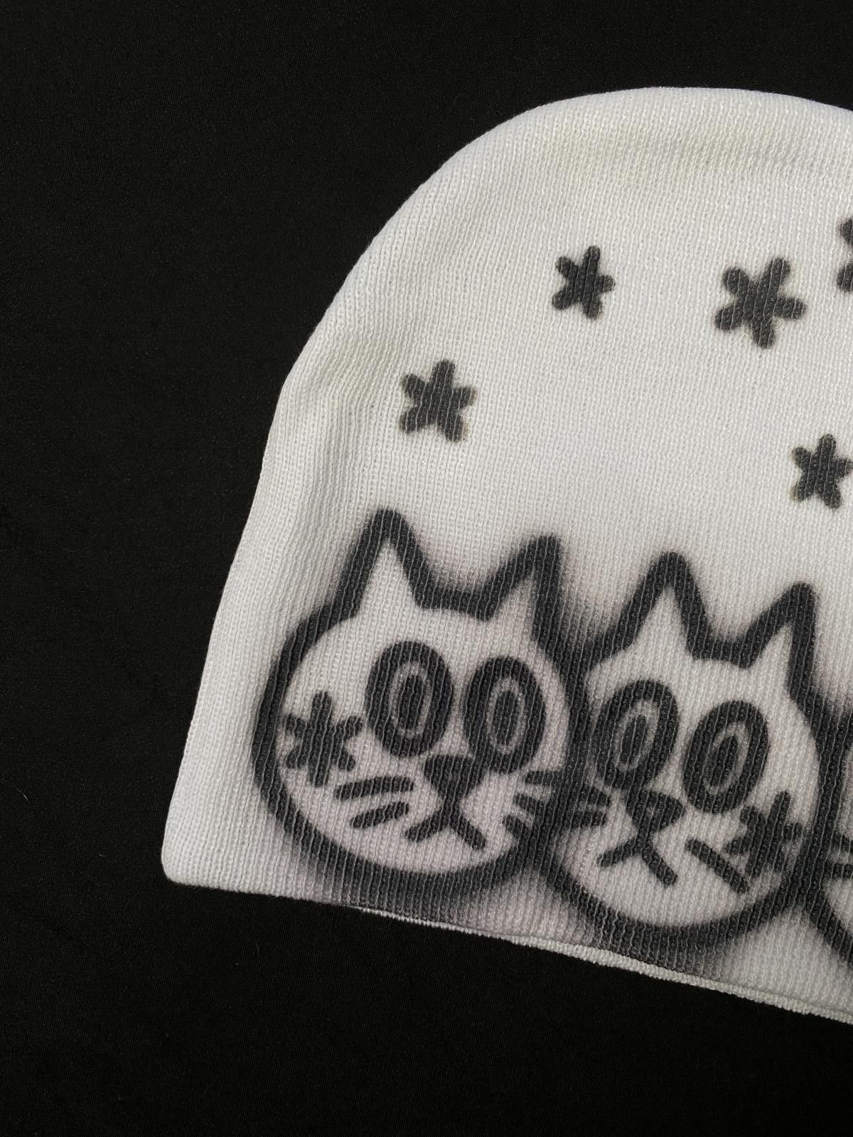 Japanese Brand Rare 3 Cats Graphic No Cuff Knit White Beanie Hats OS Size ONE SIZE - 3 Thumbnail