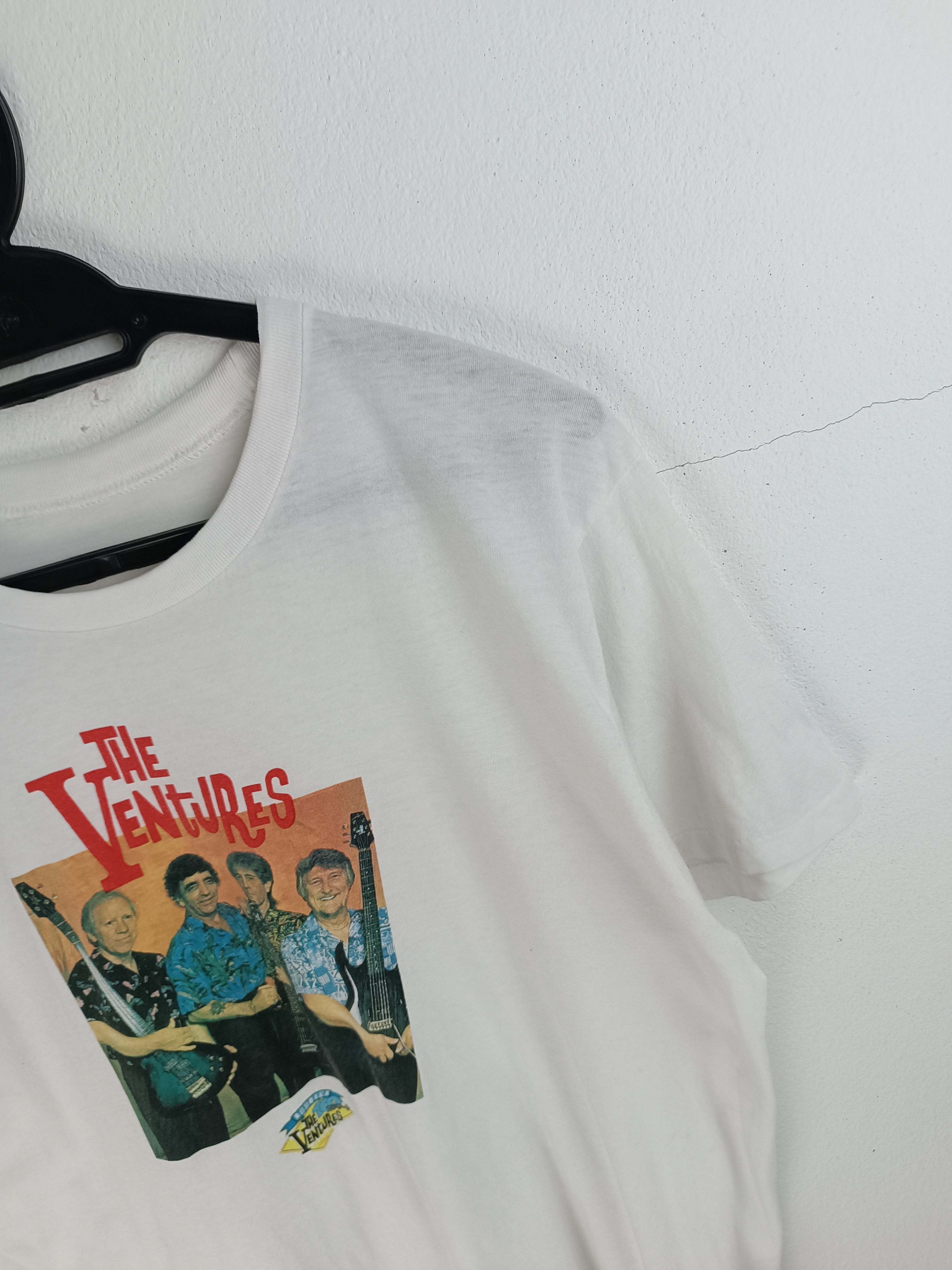 Band Tees VTG 1992 THE VENTURES TEE BEACH BOYS NEIL YOUNG TELEVISION Size US M / EU 48-50 / 2 - 7 Thumbnail