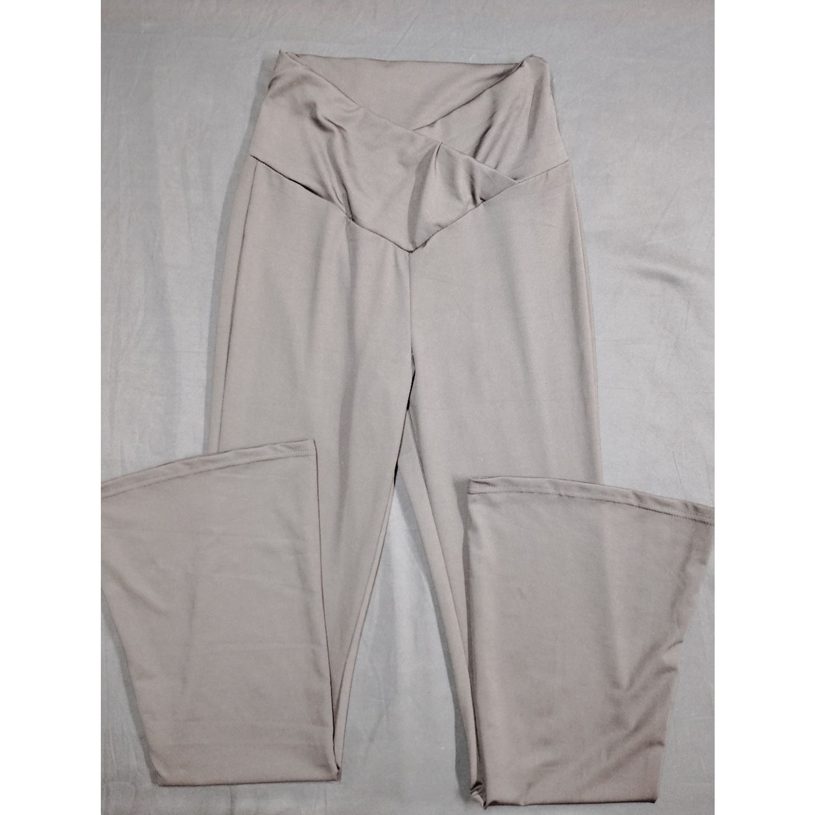 Shein High-Waist V-Crossover Yoga Pants in black Size 22" - 1 Thumbnail