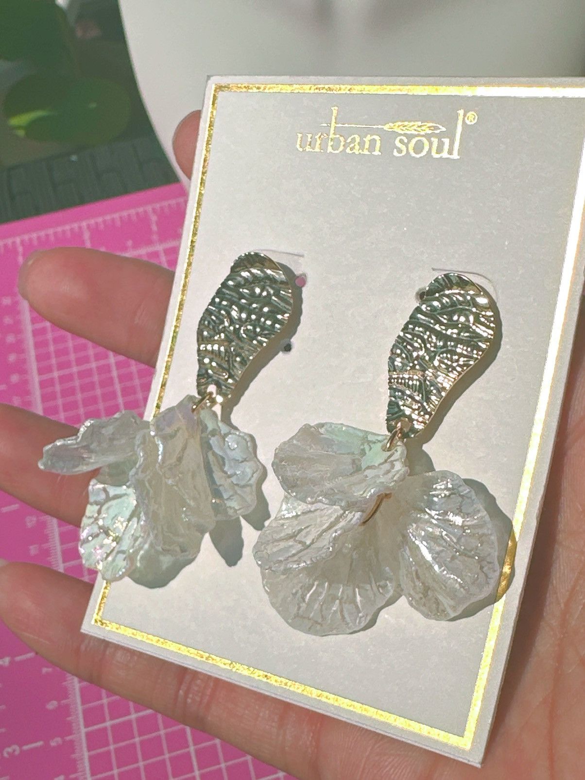 Designer Urban Soul snow sea shell flower drop earrings gold tone Size ONE SIZE - 3 Thumbnail