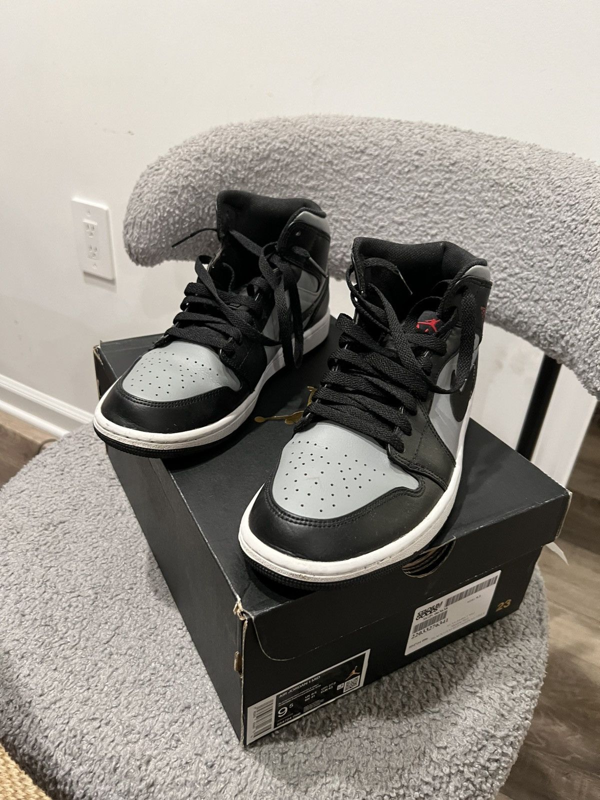 Jordan Brand Nike Jordan 1s Size US 9.5 / EU 42-43 - 4 Thumbnail