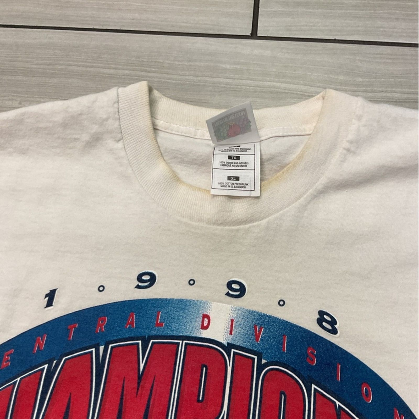 Fruit Of The Loom Vintage 1998 Cleveland Indians Champions T-Shirt Size US XL / EU 56 / 4 - 9 Thumbnail