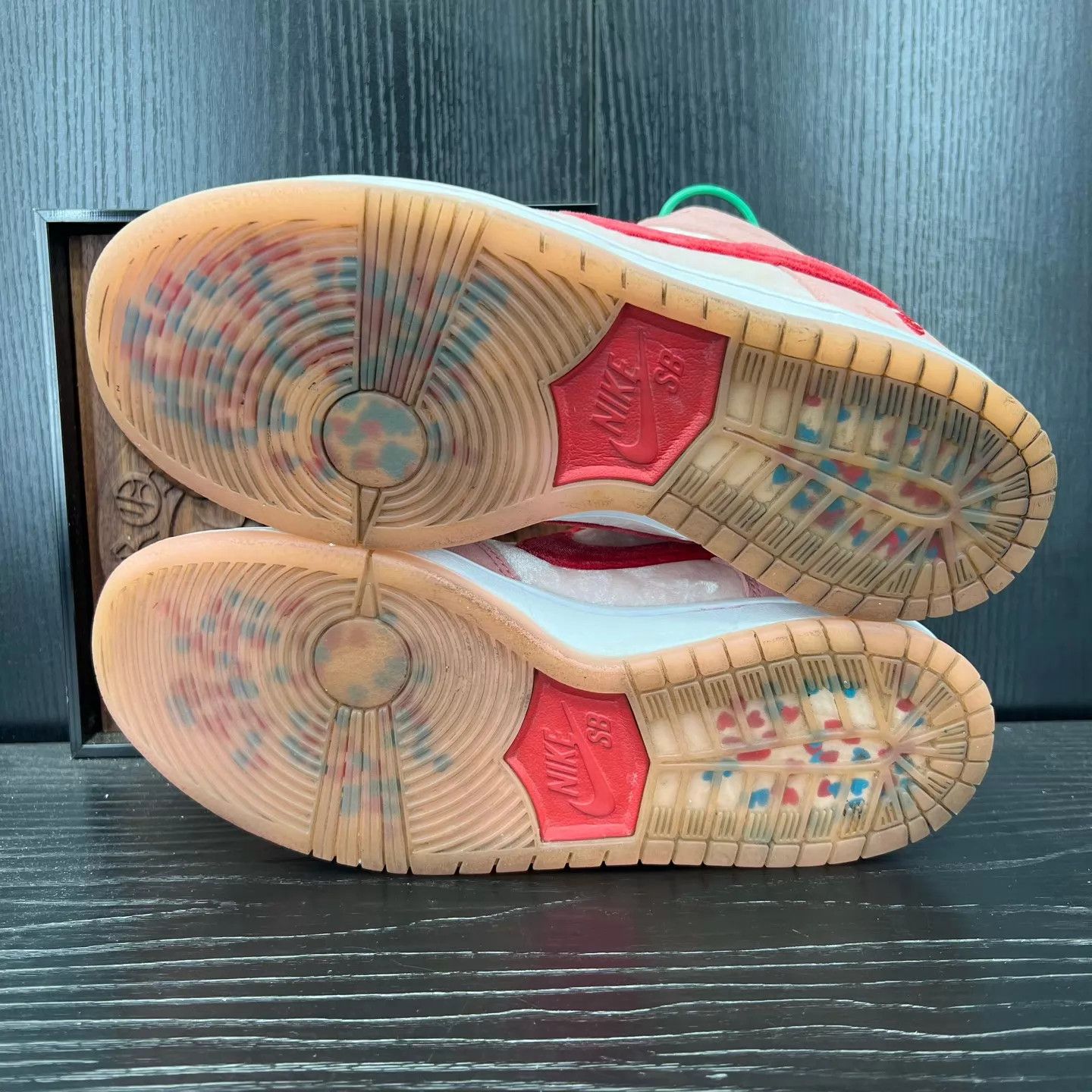 Nike Nike Dunk SB V-Day 40.5 New OG Box & Accs Size US 7.5 / EU 40-41 - 6 Thumbnail