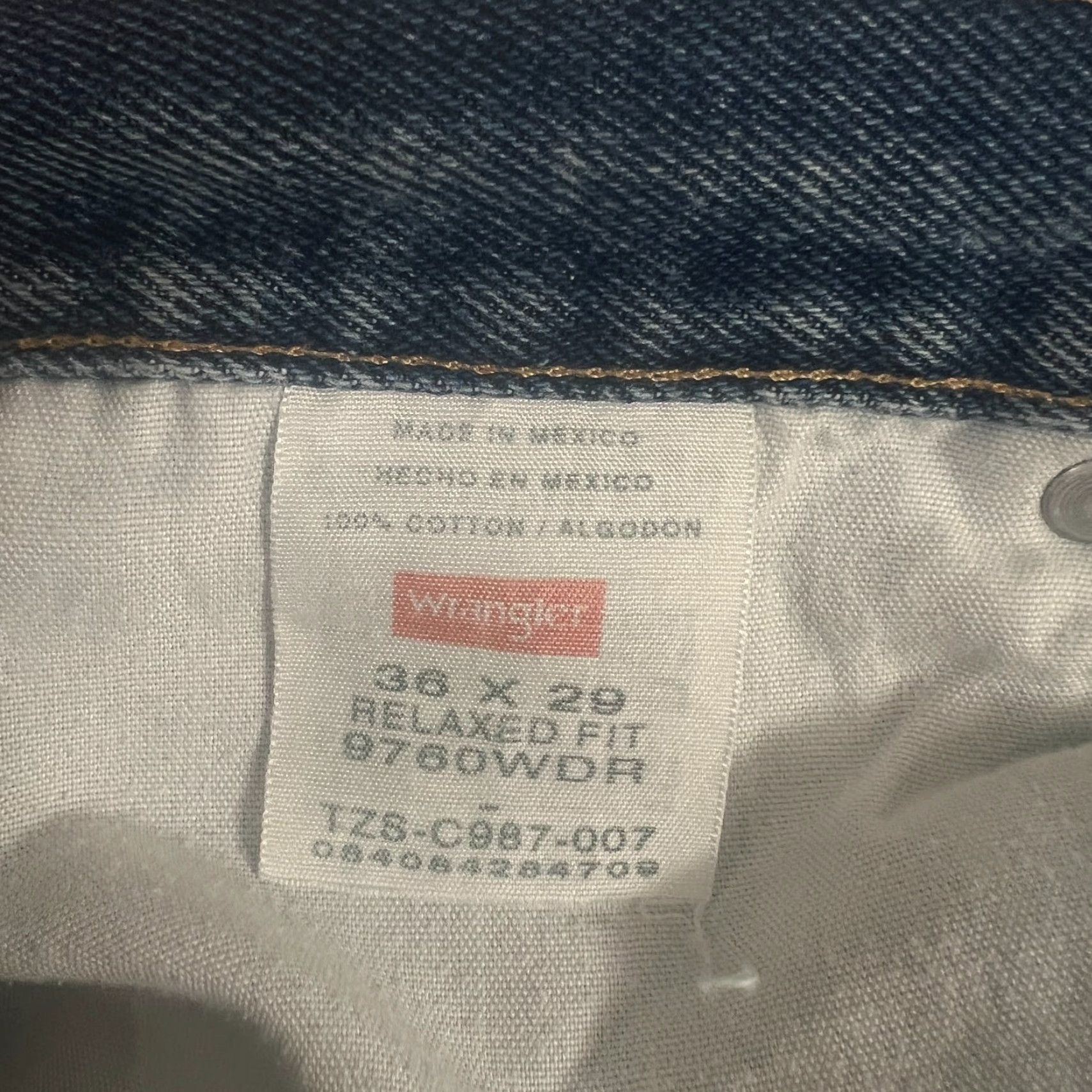 Wrangler VINTAGE Wrangler Jeans Bermuda Shorts Relaxed Fit 36 Blue Medium Wash Men 36-Regular Waist Denim Distressed No Mens Size US 36 / EU 52 - 6 Thumbnail