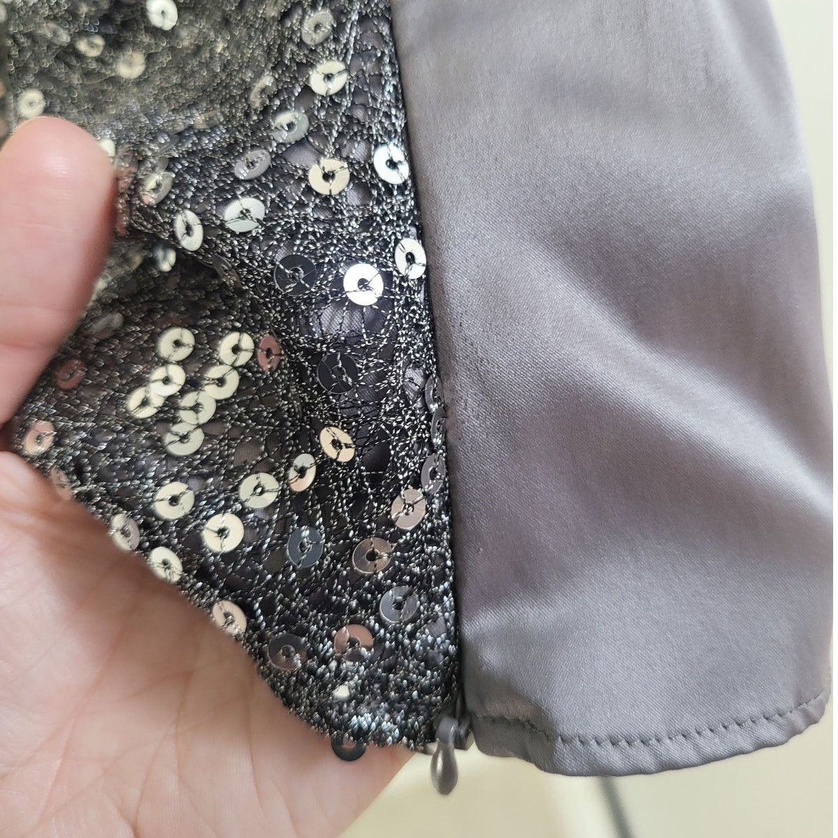 Other Tahari Silver Sequin Front V Neck Blouse - Size 18 Size XXL / US 16-18 / IT 52-54 - 5 Thumbnail