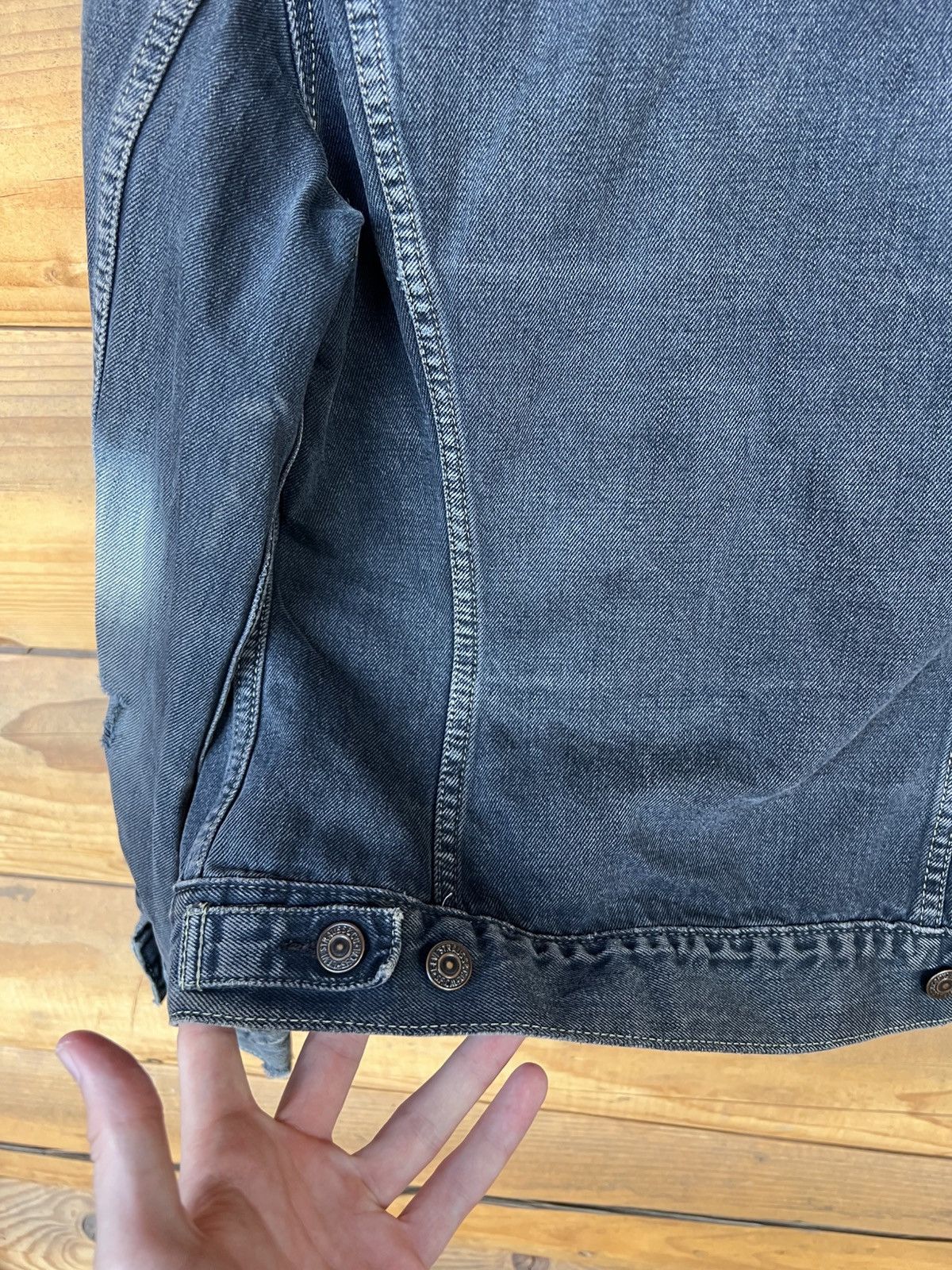Levi's 90S VINTAGE LEVI’S 70500 OILED CREASE TRUCKER DENIM JACKET Size US L / EU 52-54 / 3 - 12 Thumbnail