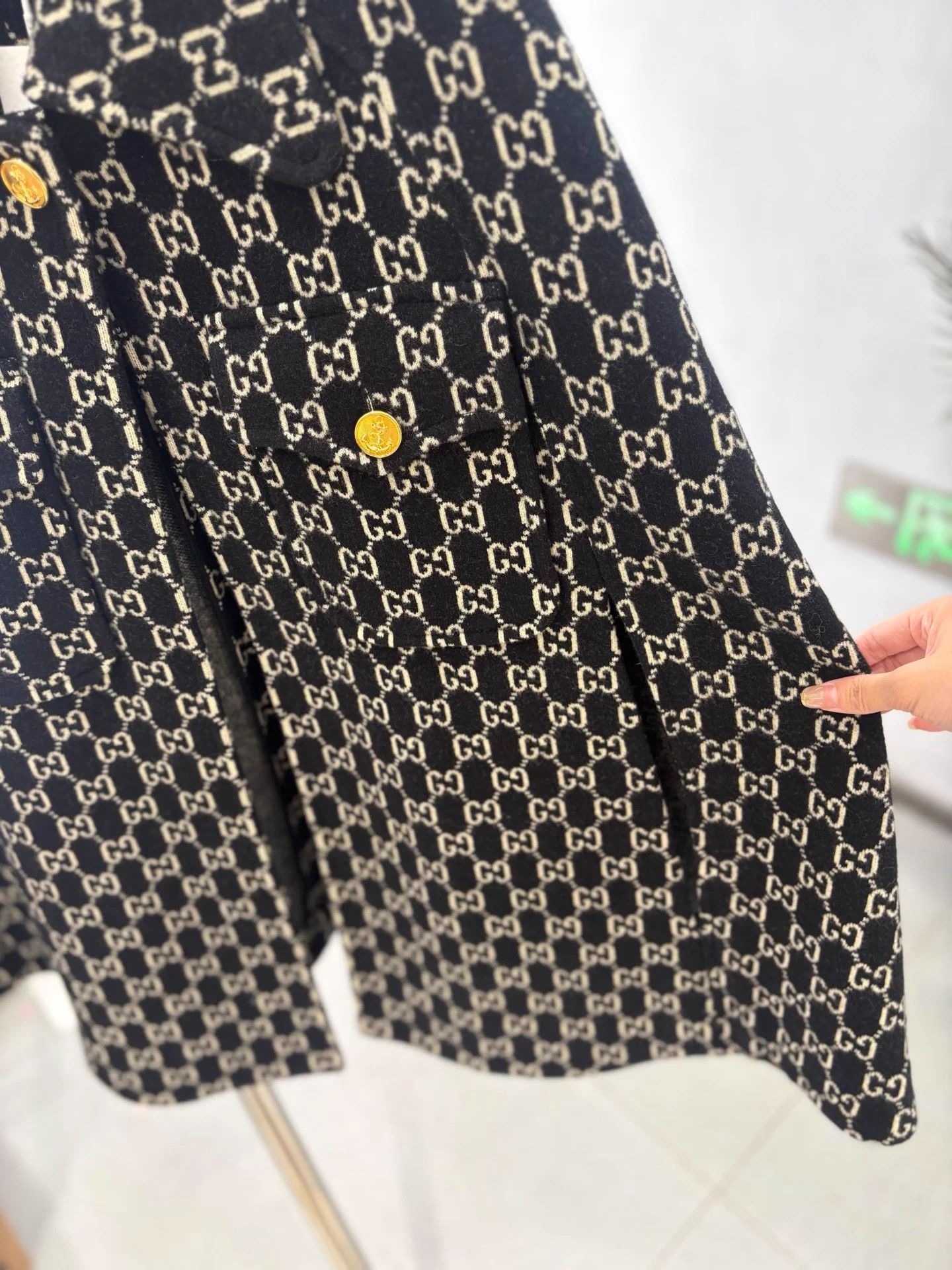 Gucci Gucci Black Gold Allover Logo Wool Cape Archive XS Size XS / US 0-2 / IT 36-38 - 6 Thumbnail