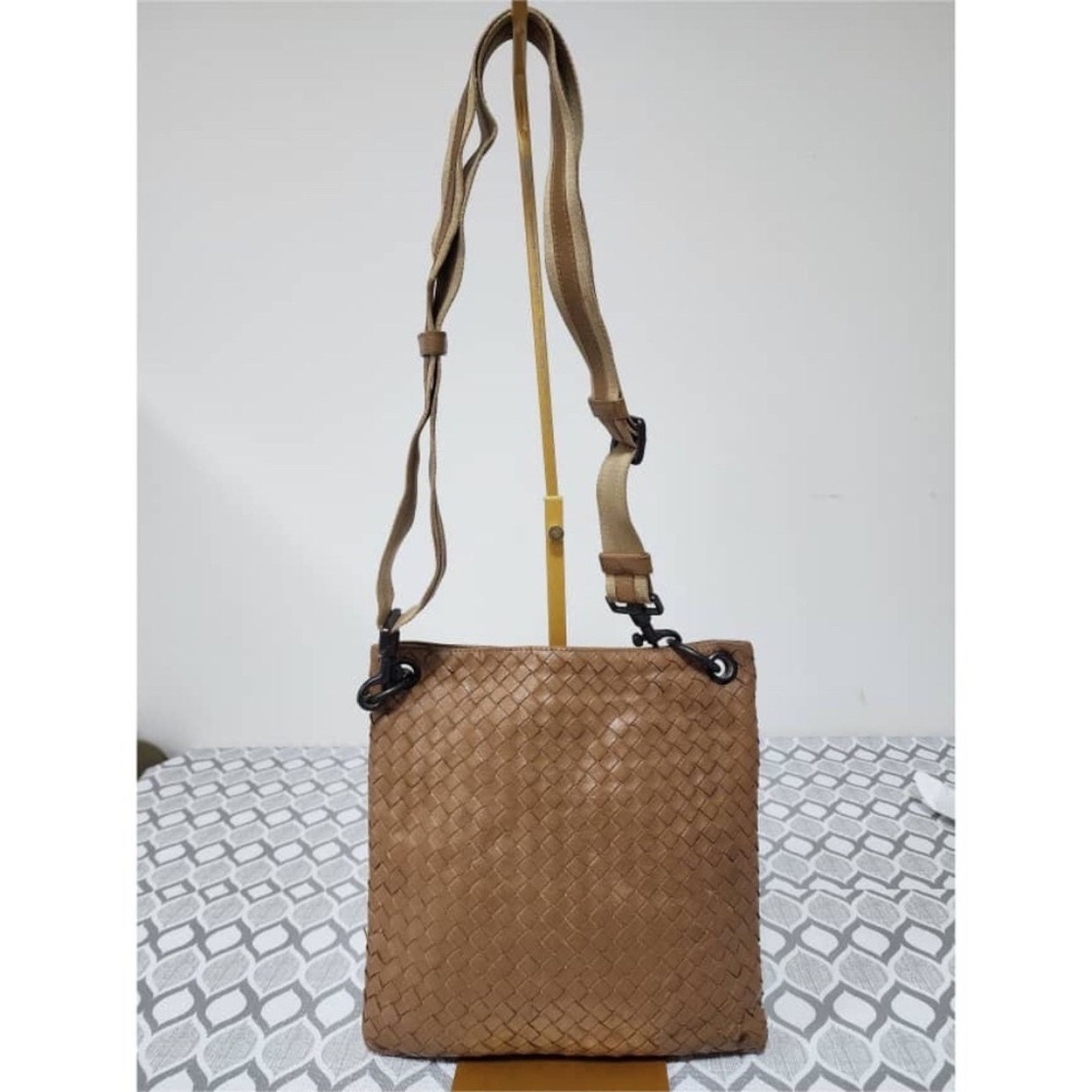 Bottega Veneta Authentic Bottega Veneta Intrecciato Messenger Bag Beige Size ONE SIZE - 5 Thumbnail