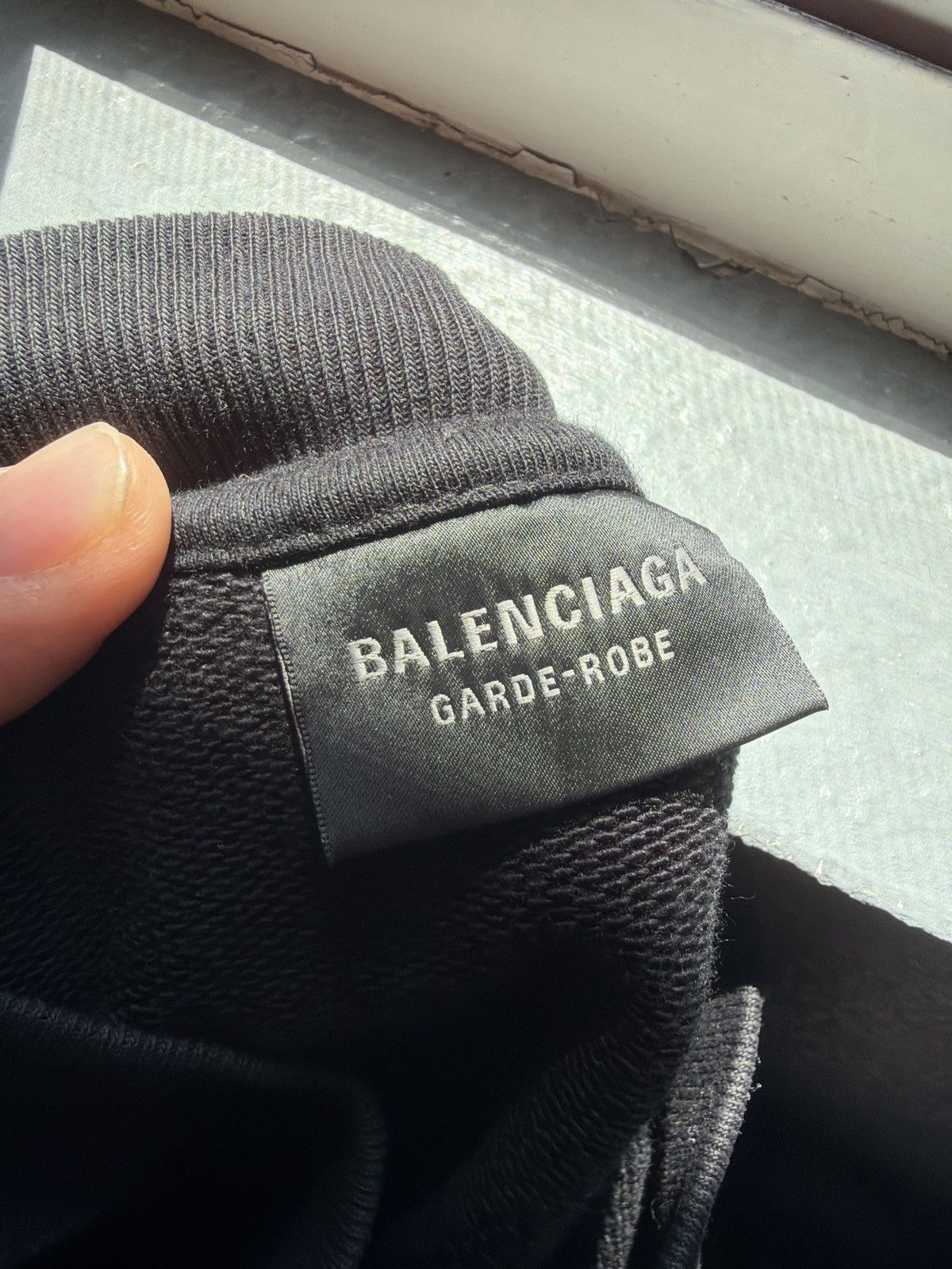 Balenciaga Garde Robe Crewneck Size US L / EU 52-54 / 3 - 3 Thumbnail