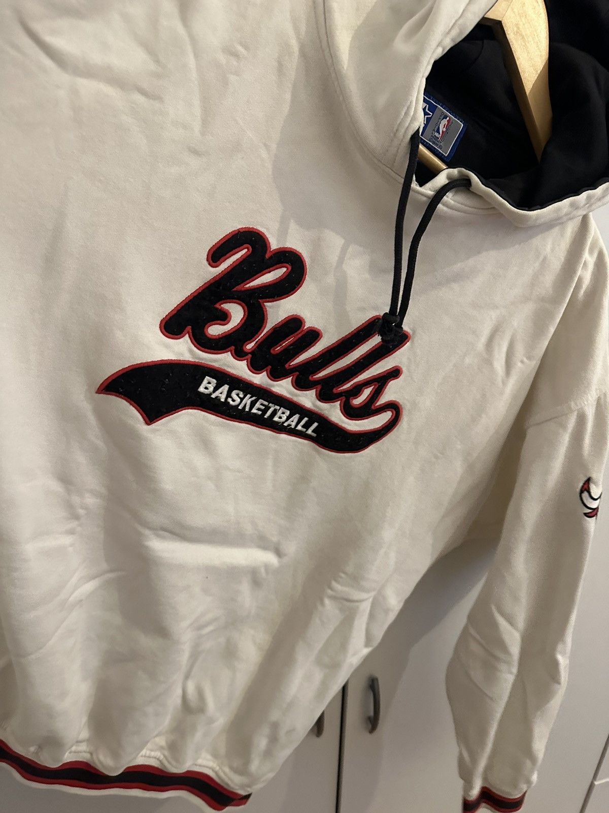 Starter Starter Hoodie Pullover Chicago Bulls Size XL NBA Vintage Size US XL / EU 56 / 4 - 7 Thumbnail