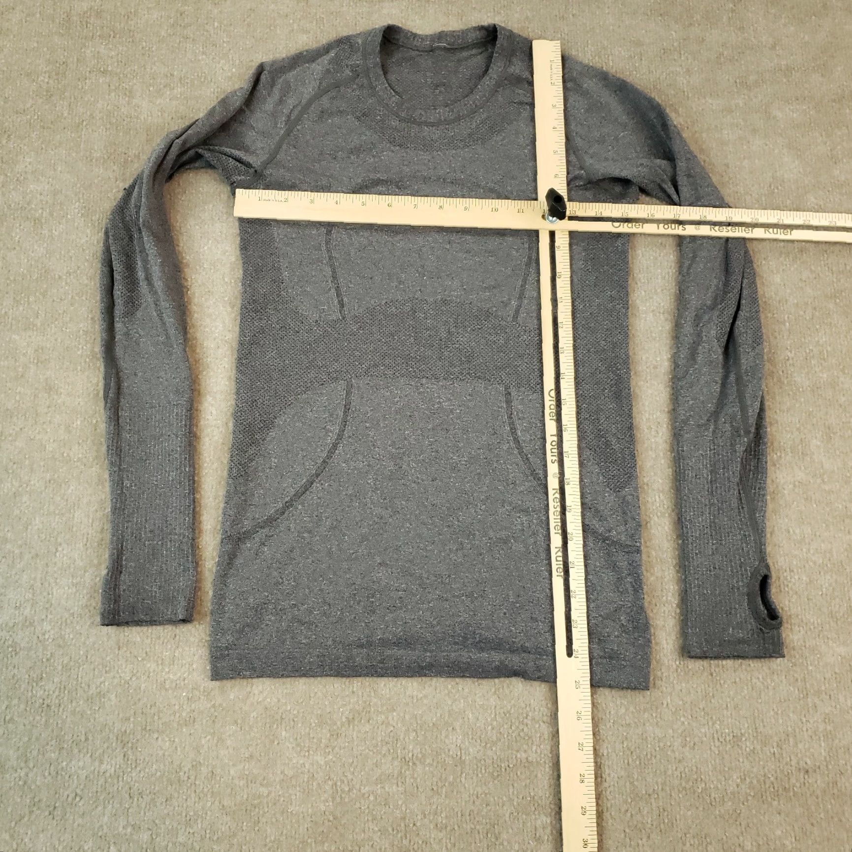 Lululemon Lululemon Long Sleeve Crew Neck Women's Small Gray Athleisure Running Shirt Size S / US 4 / IT 40 - 2 Thumbnail