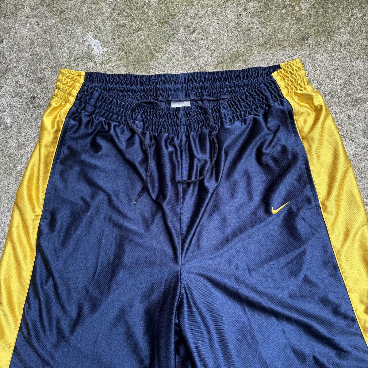 Nike Vintage Nike Satin Dazzle Basketball Shorts Swishy Size US 36 / EU 52 - 7 Thumbnail