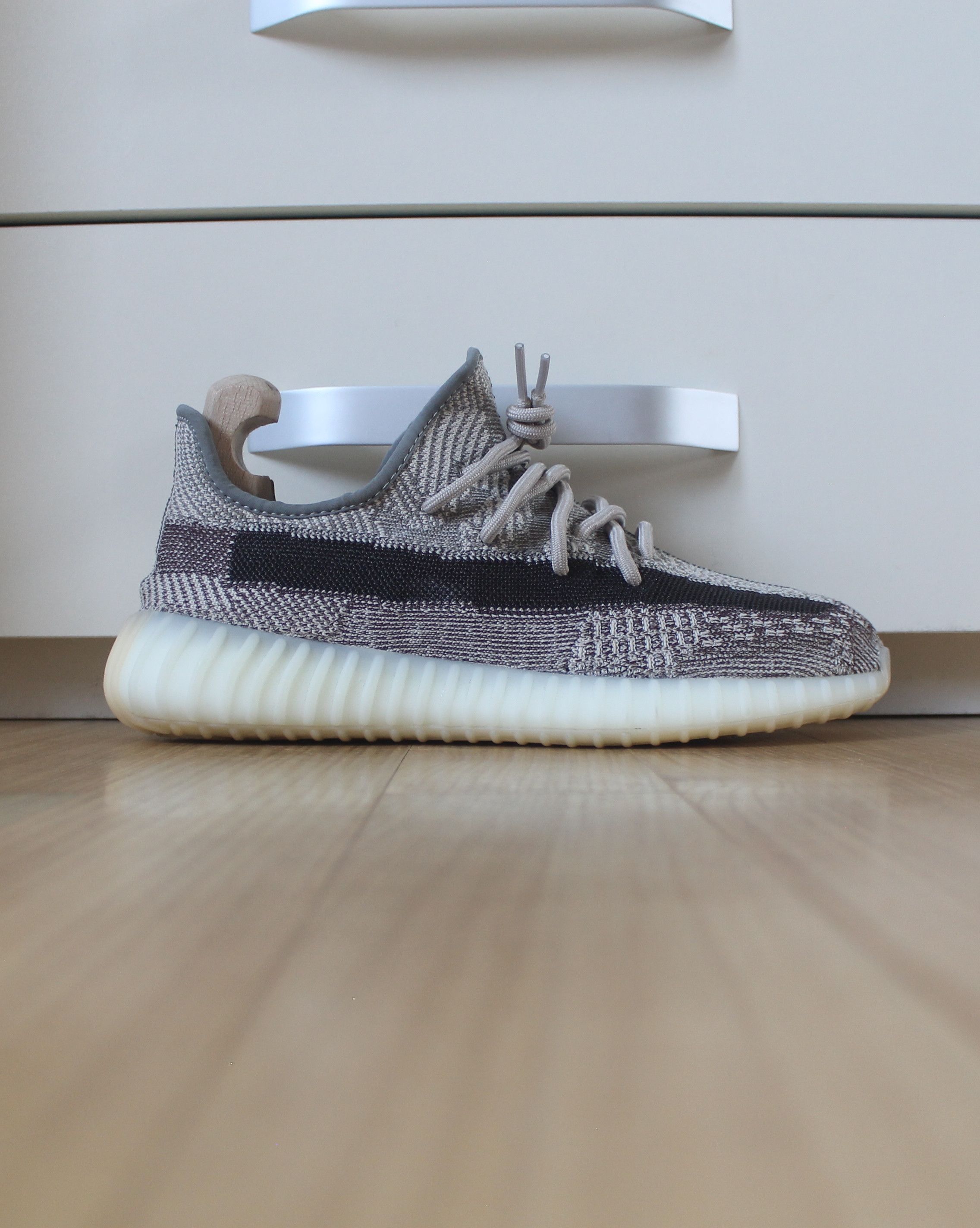 Adidas Yeezy Boost 350 V2 Zyon FZ1267 Size US 9 / EU 42 - 4 Thumbnail