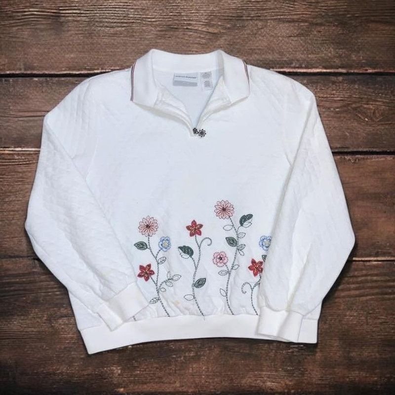Other Alfred Dunner Floral Sweater Embroidery White Quilt Petite L Size L / US 10 / IT 46 - 1 Thumbnail