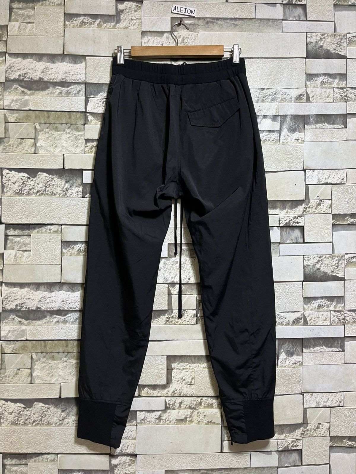 Julius JULIUS X I.T SS18 DRAWSTRING UTILITY PANTS BLACK Size US 30 / EU 46 - 7 Thumbnail