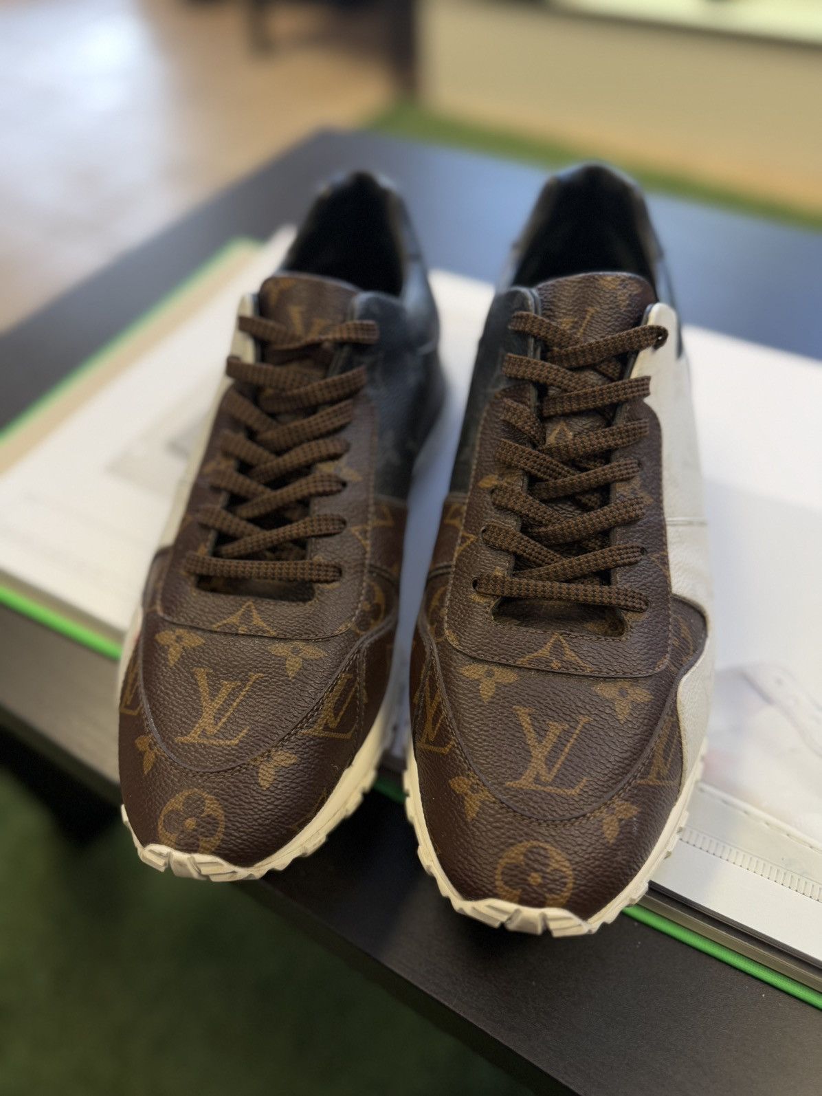 Louis Vuitton 9LV/10US - Louis Vuitton Runaway Trainer Monogram Size US 10 / EU 43 - 6 Thumbnail