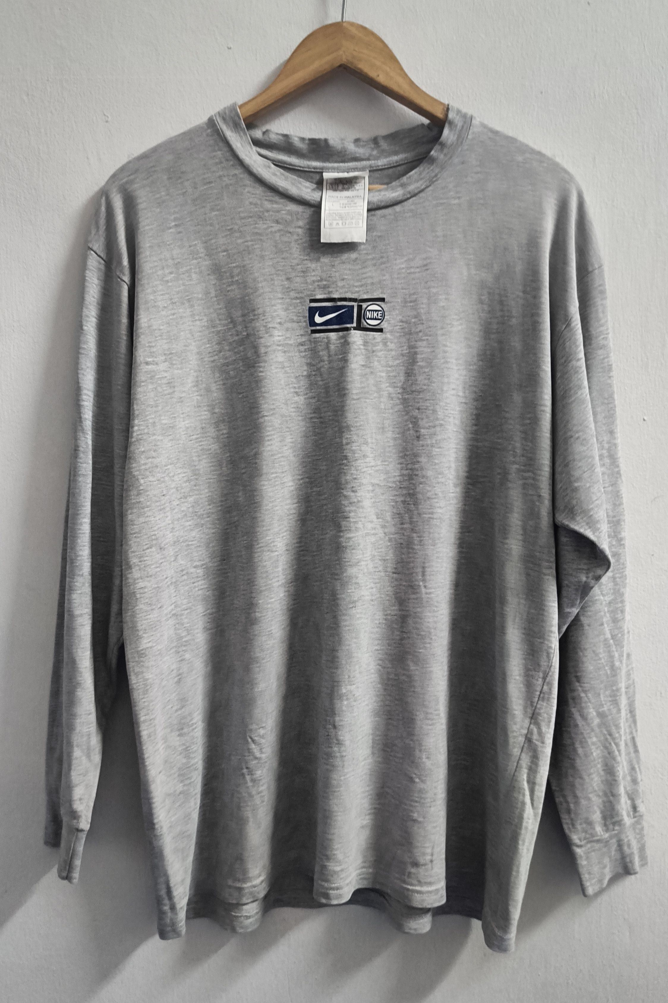 Nike 🔥🔥 Rare Vintage Distressed Nike Center Long Sleeve Tee Size US L / EU 52-54 / 3 - 1 Thumbnail
