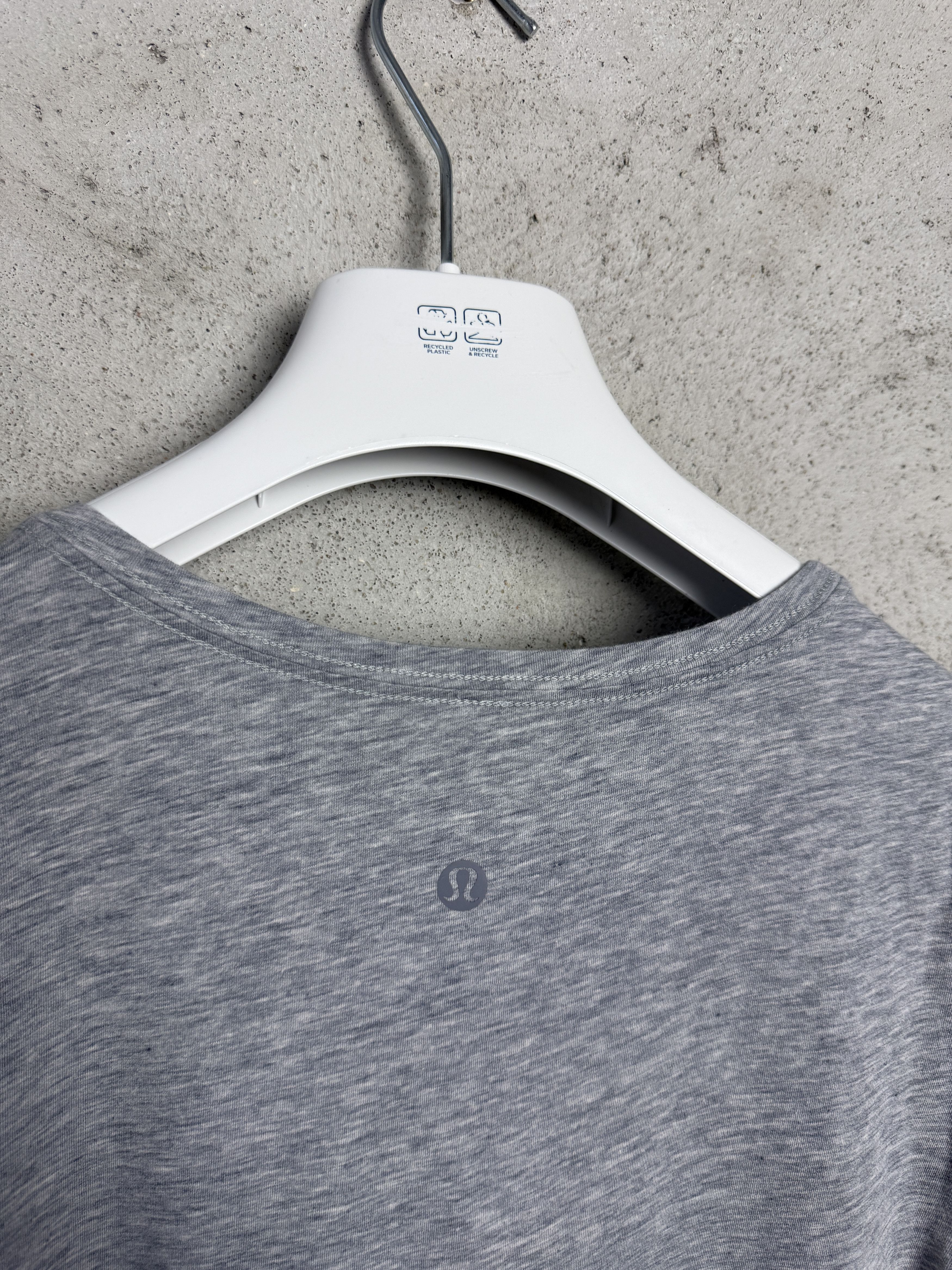 Lululemon Lululemon t-shirt tee casual sport gym yoga pilates Size S / US 4 / IT 40 - 2 Thumbnail