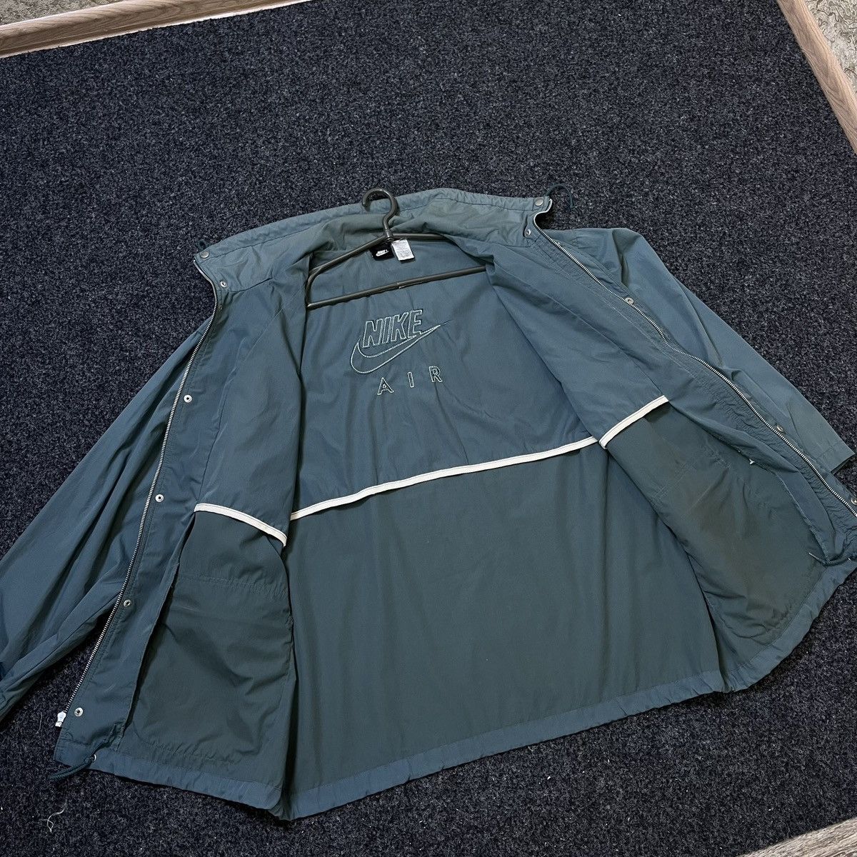 Nike Vintage Nike AIR Nylon Zip Jacket Windbreaker Size US L / EU 52-54 / 3 - 6 Thumbnail