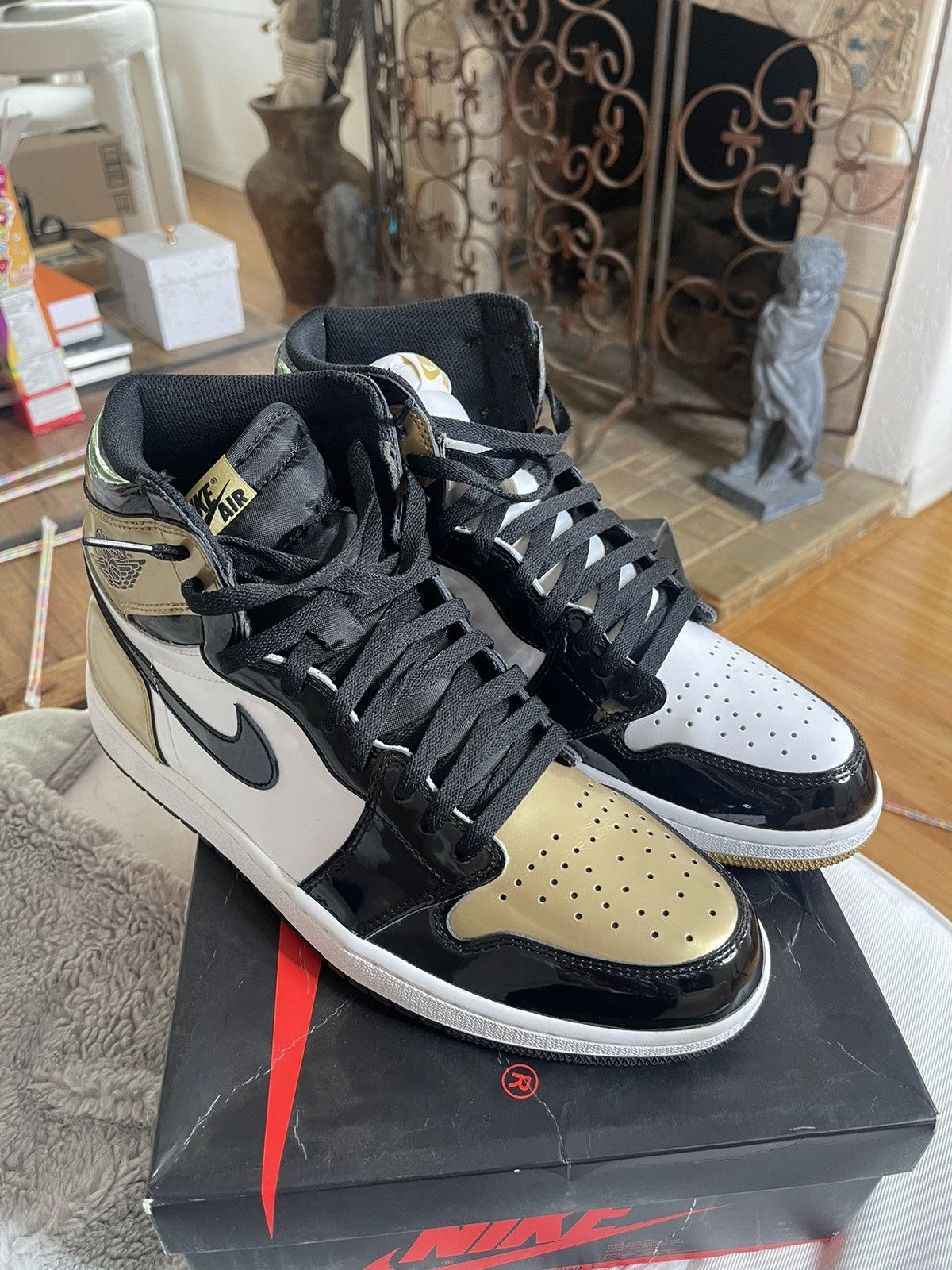 Jordan Brand Jordan 1 Retro High OG Top 3 Gold Size US 12.5 / EU 45-46 - 1 Thumbnail