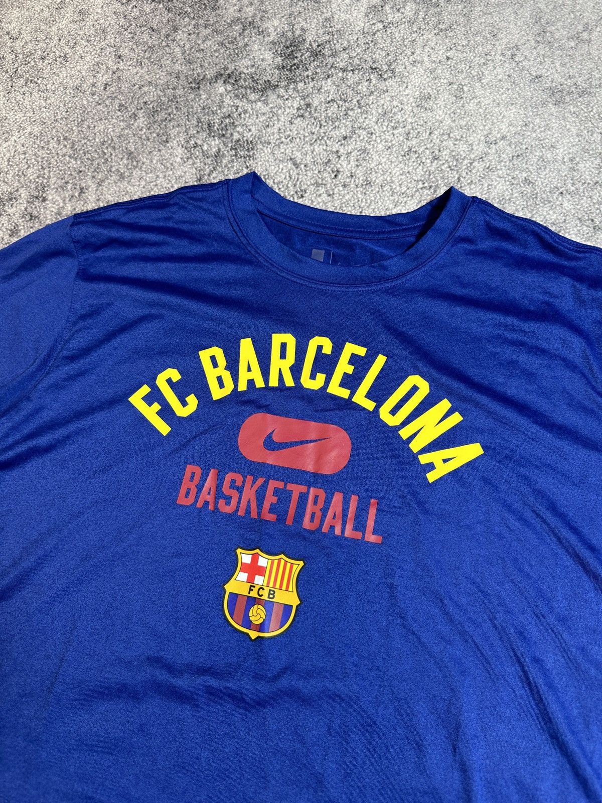 Nike Nike Basketball Barcelona Logo T-shirt Streetwear Rare USA L Size US L / EU 52-54 / 3 - 2 Thumbnail