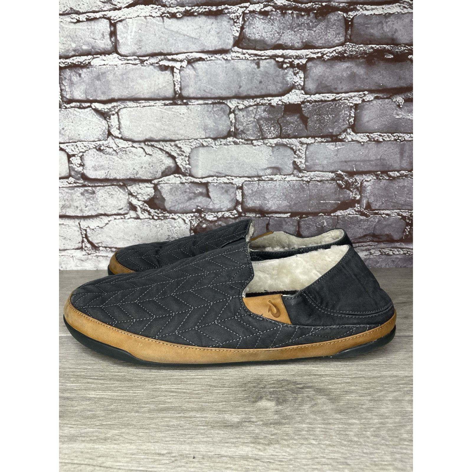 Olukai OluKai Hanohano Waxed Canvas Shadow Gray Wool Shearling Slip Size US 11.5 / IT 41.5 - 21 Thumbnail