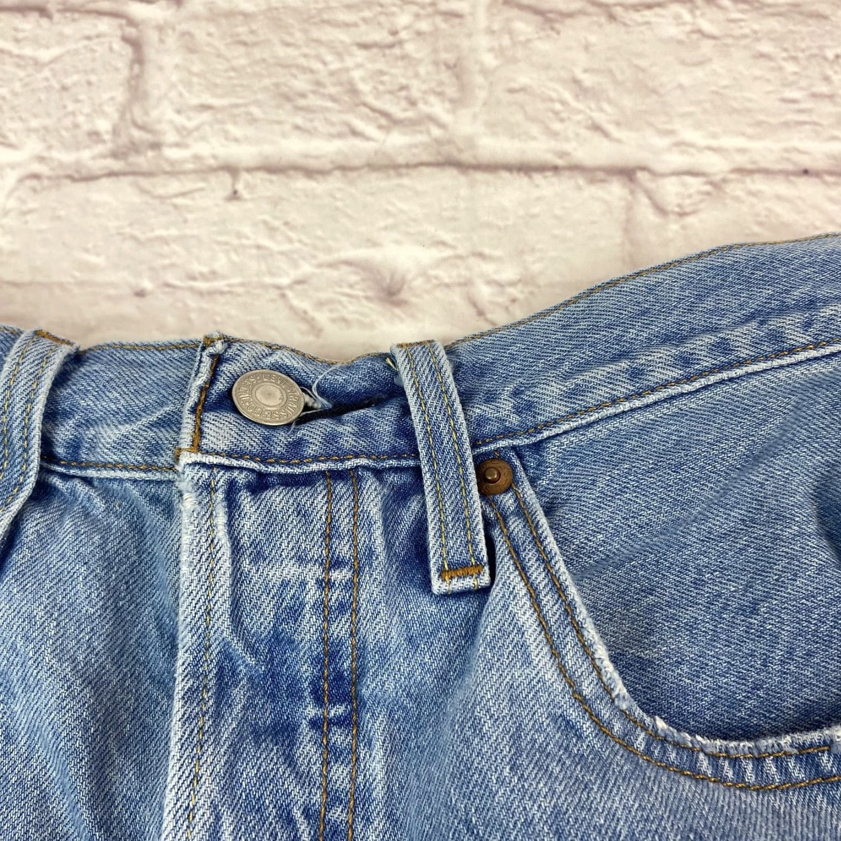 Levi's VINTAGE Levis 501 Shorts Women 26 Distressed Denim High Rise Blue Cut-Off Frayed Hem Size 26" / US 2 / IT 38 - 2 Thumbnail