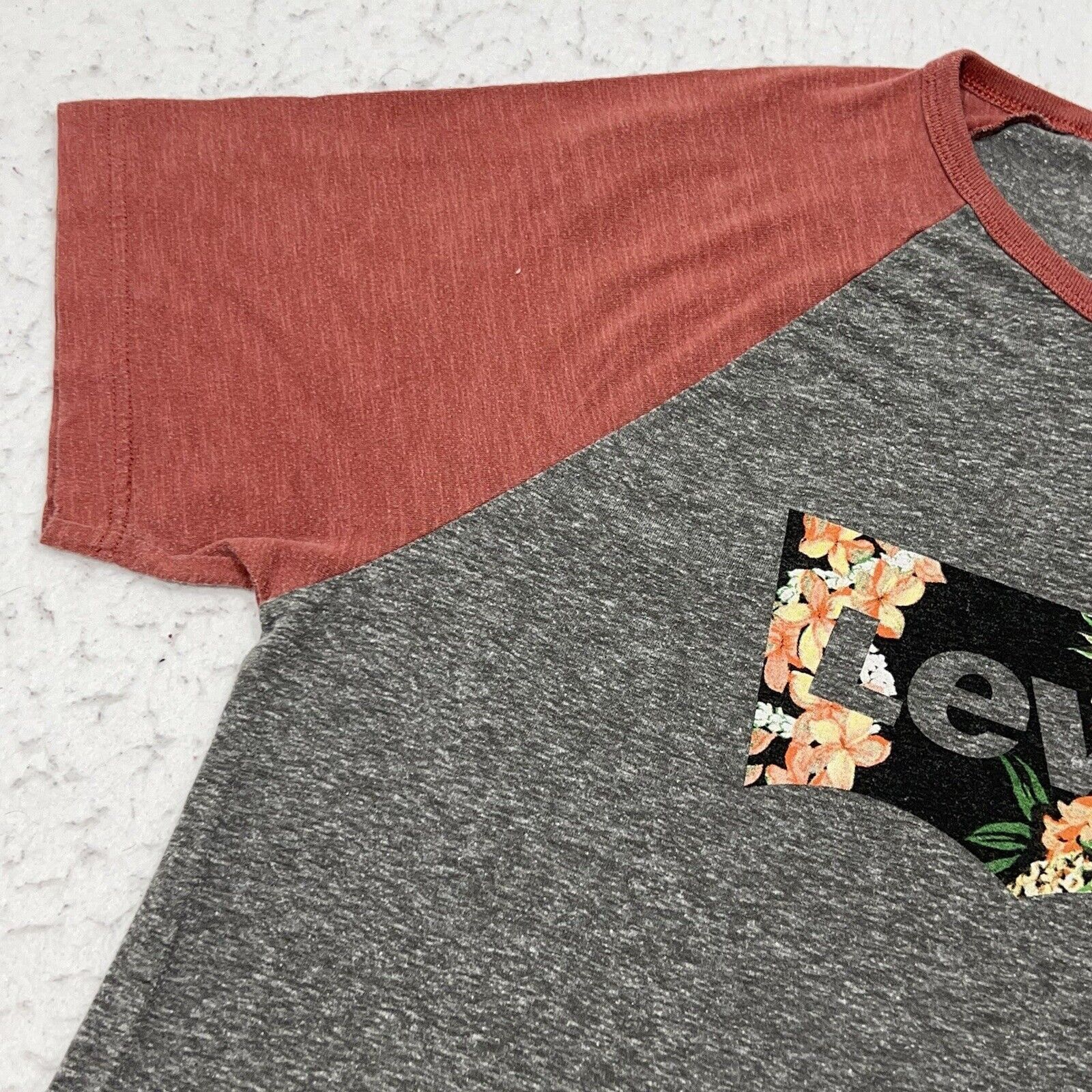 Levi's Levi's Medium Gray Floral Patterned Logo Graphic T Shirt Size US M / EU 48-50 / 2 - 5 Thumbnail