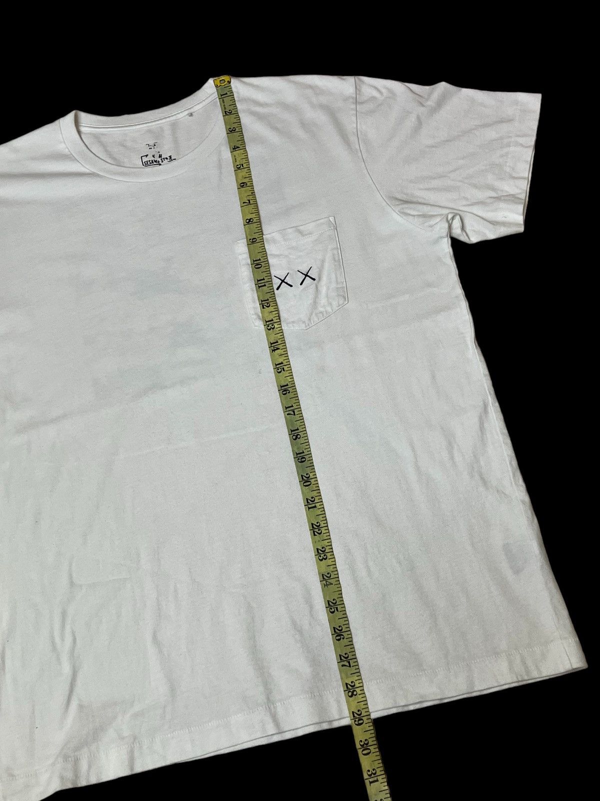 Kaws × Uniqlo GRAIL🔥UNIQLO x KAWS x SESAME STREET COLLABORATION T SHIRT Size US XL / EU 56 / 4 - 7 Thumbnail