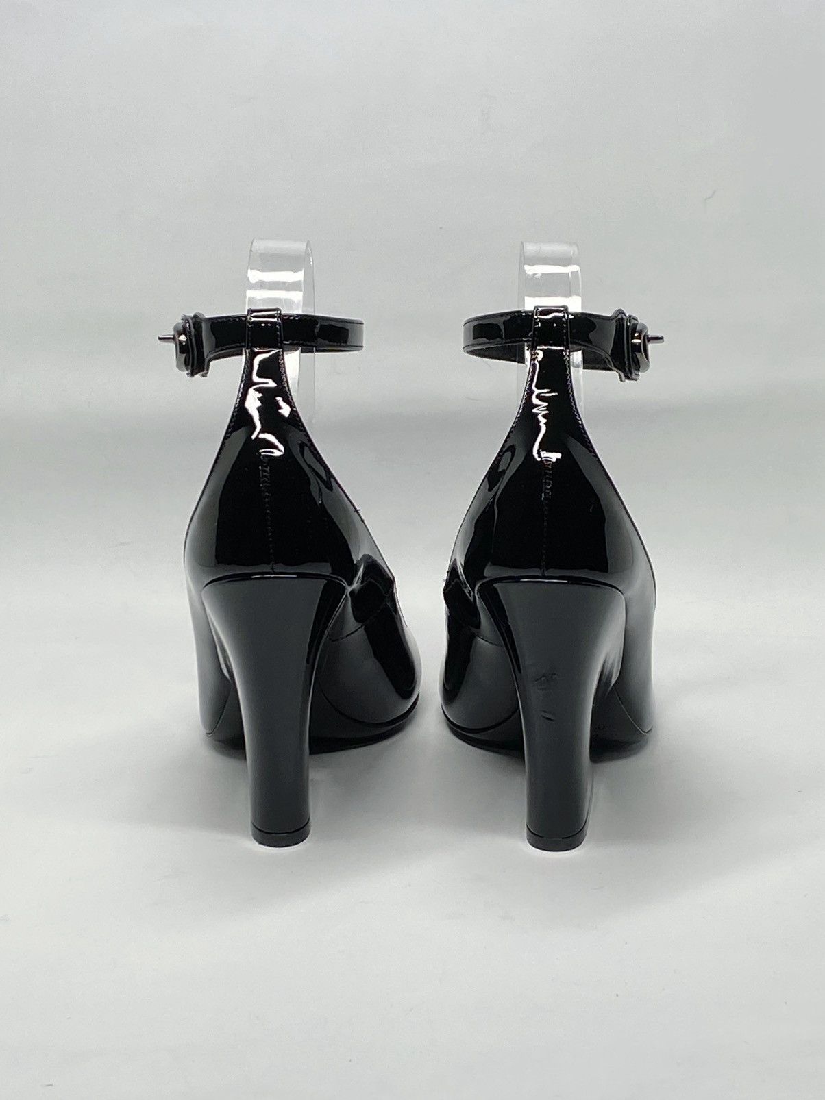 Valentino Valentino Garavani V Logo 105 Lockette Wedge Pump size 39 Size US 9 / IT 39 - 11 Thumbnail
